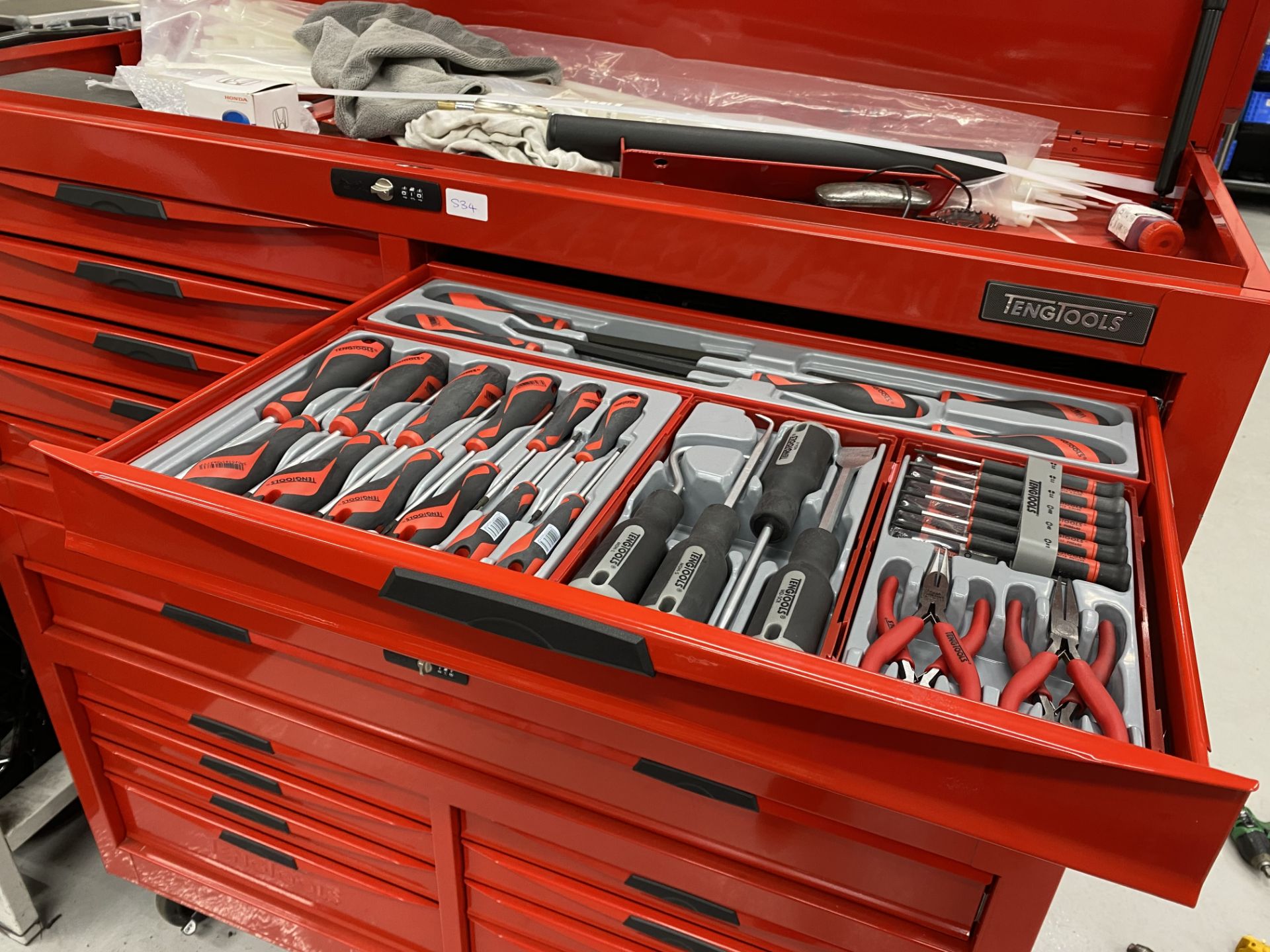 Tengtool box code CMONSTER-02, mobile 9 drawer toolbox with a 10 drawer top box toolbox, including - Image 8 of 21