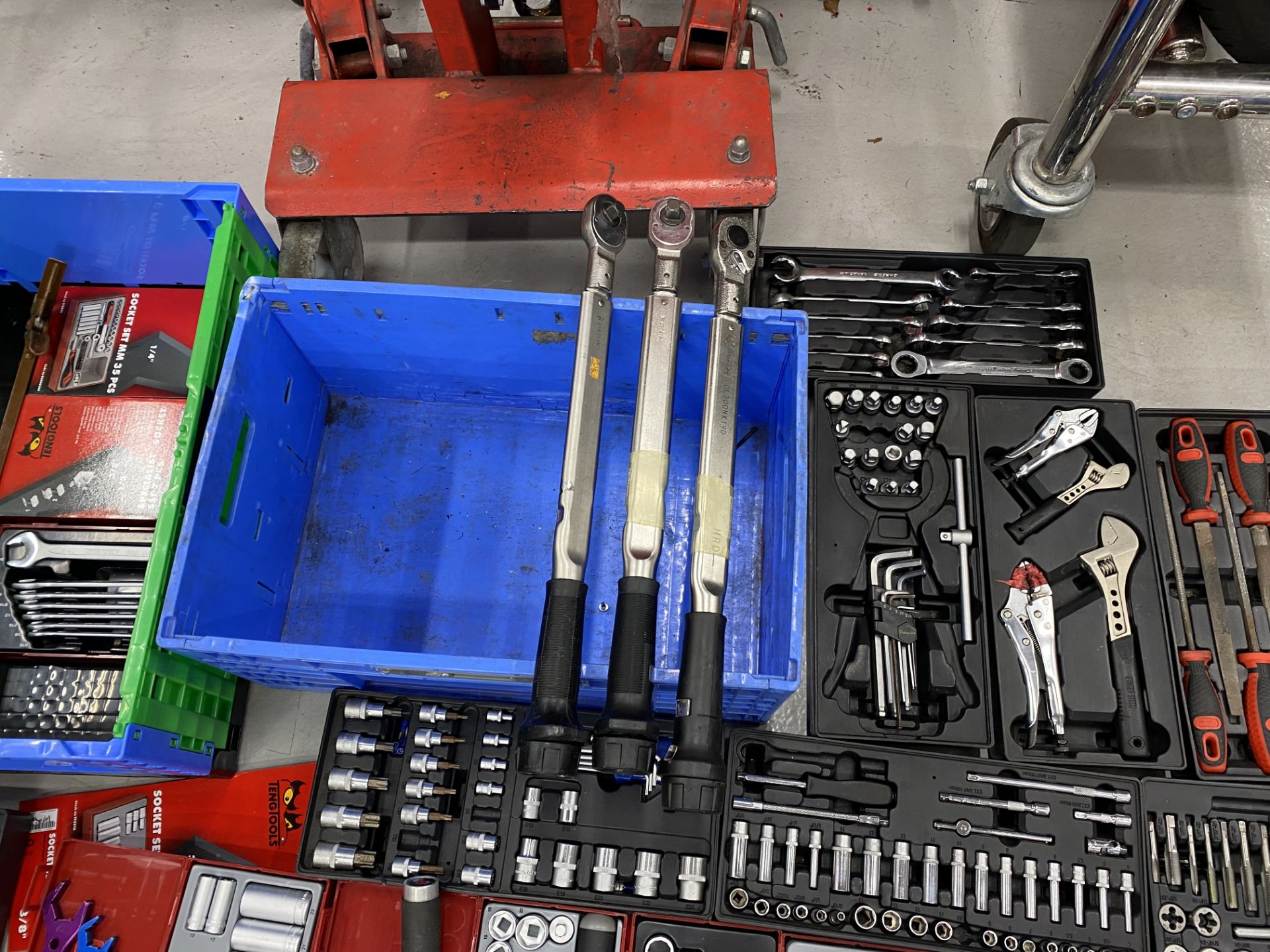 A range of hand tools to include, metric sockets, spanners, ratchet adjustable spanners, files, torx - Bild 6 aus 9