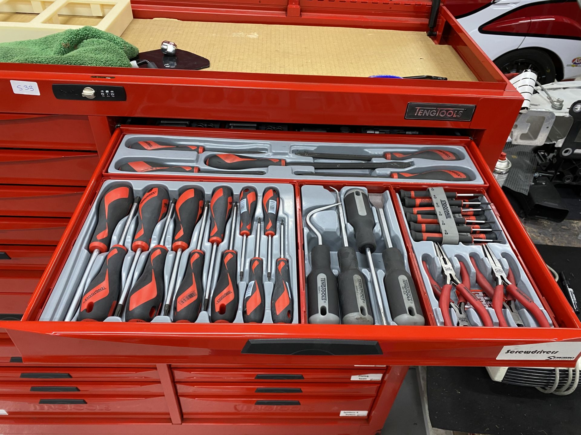 Tengtool box code CMONSTER-02, mobile 9 drawer toolbox with a 10 drawer top box toolbox, including - Image 9 of 24