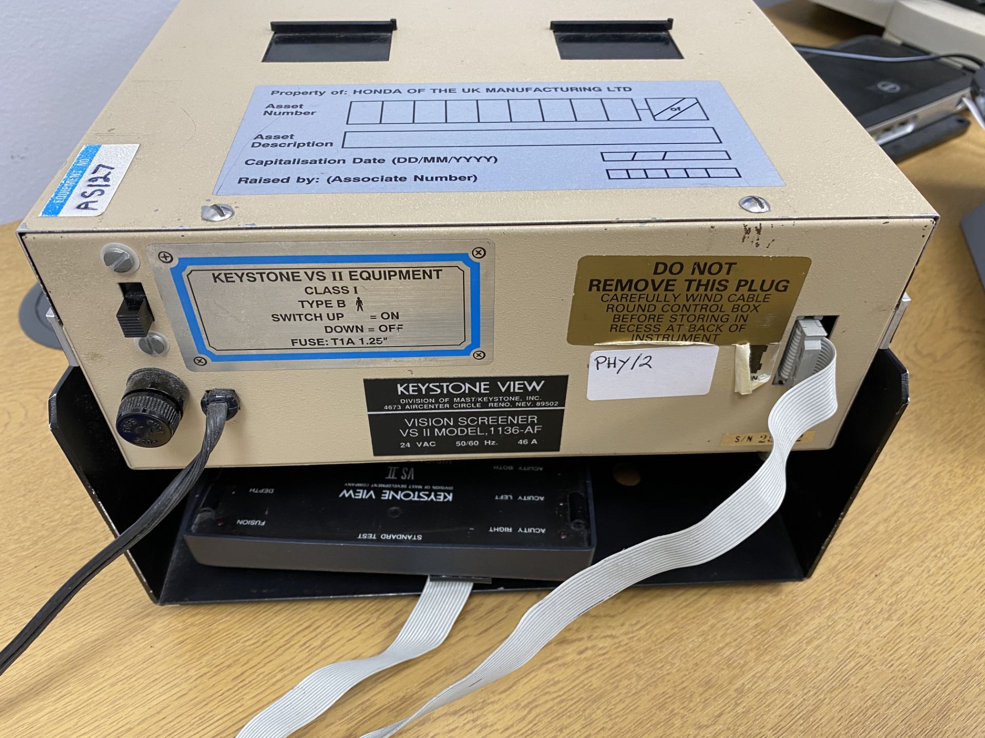 Keystone 1136-AF vision screener VSII, equipment no. AS127. S/No. 25422 (2002). - Image 4 of 4