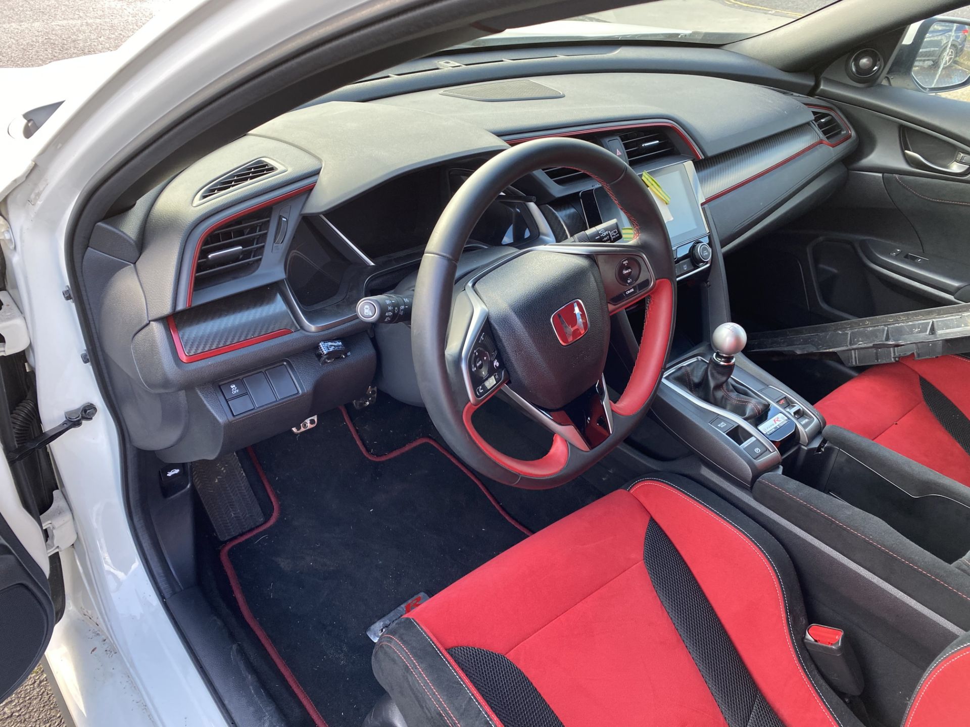 Honda Civic FK8 type R left hand drive race car, White paint finish, 2017 build, standard Type R - Image 8 of 21