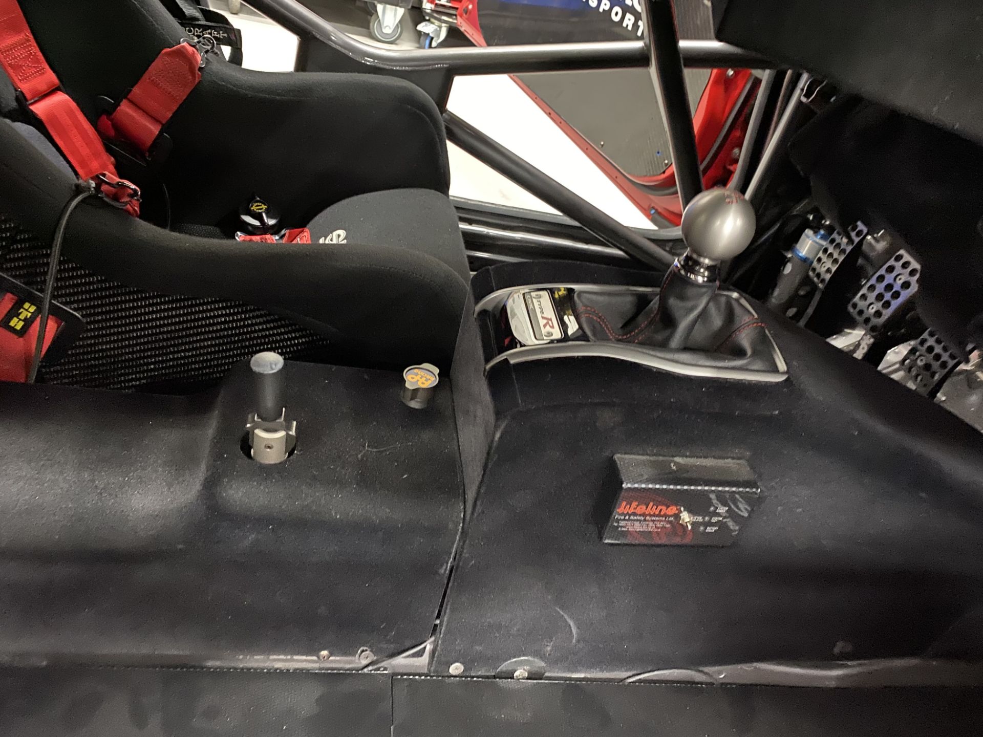 Honda Civic Endurance 20L FK8 type R left hand drive racing car, red and black paint finish, 2018 - Bild 17 aus 93