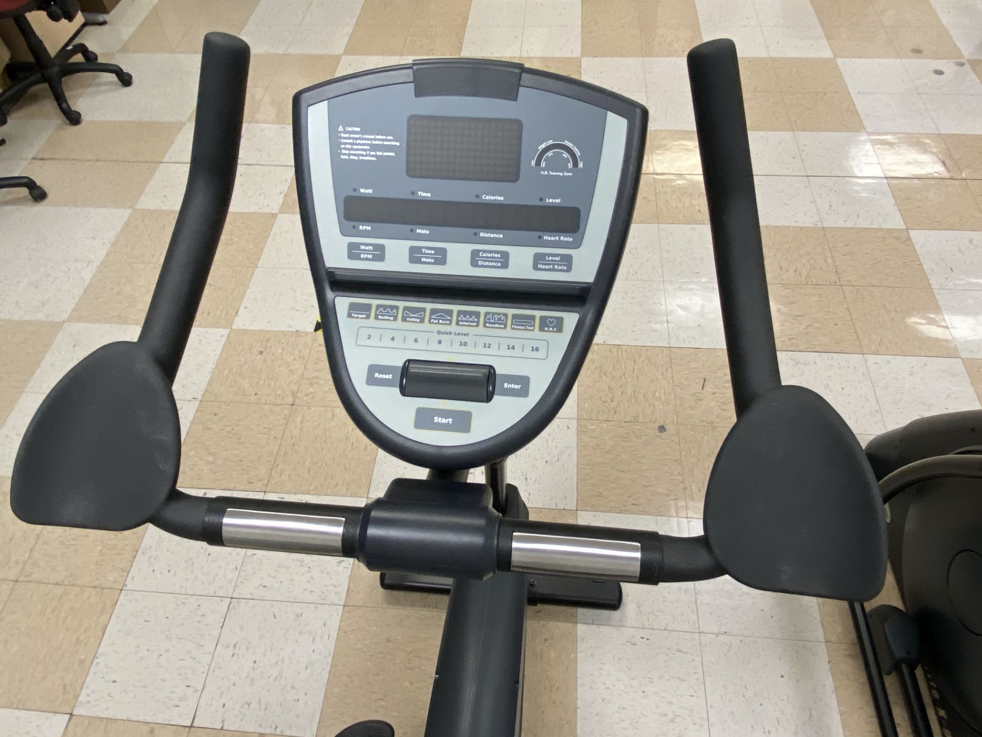 Gym Gear Elite C-95 B6 upright bike, with weight loss and aerobic training modes, 230 volts S/No. - Image 5 of 10