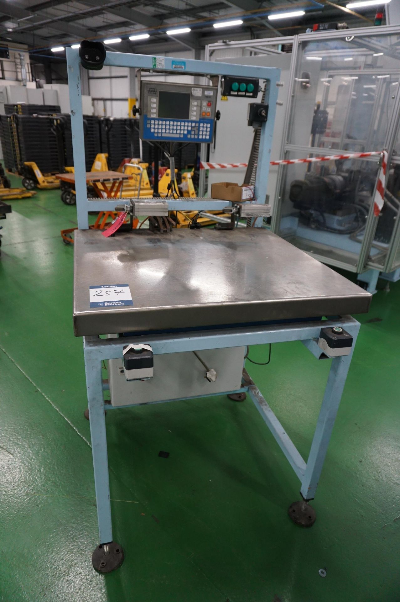 Radwag PUEHY digital scales with steel table weighing station and digital readout