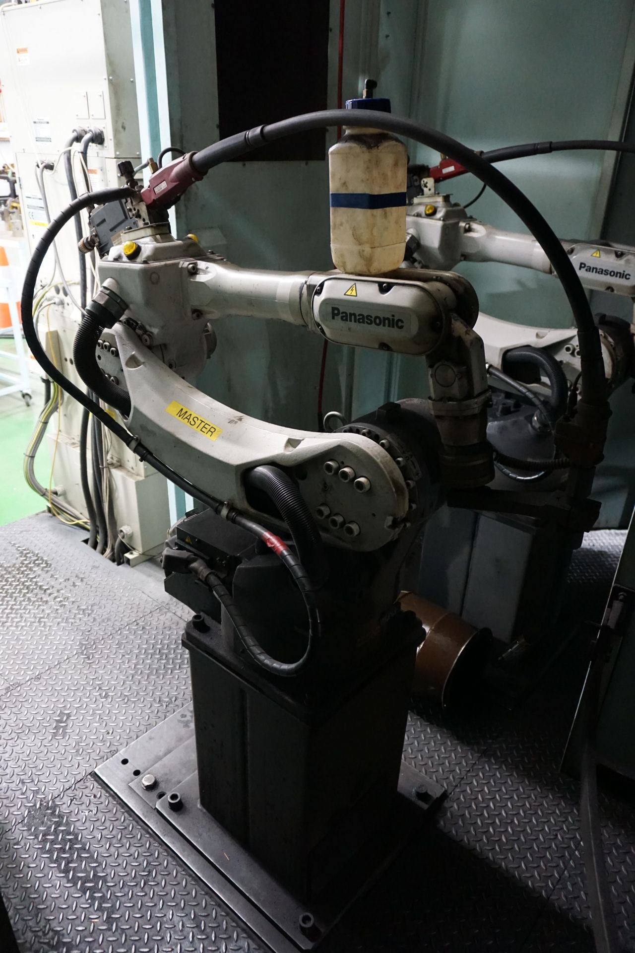 Box frame mounted MiG welding robot cell with 2 x Panasonic TA-1400 6 axis MiG robots - Image 12 of 16