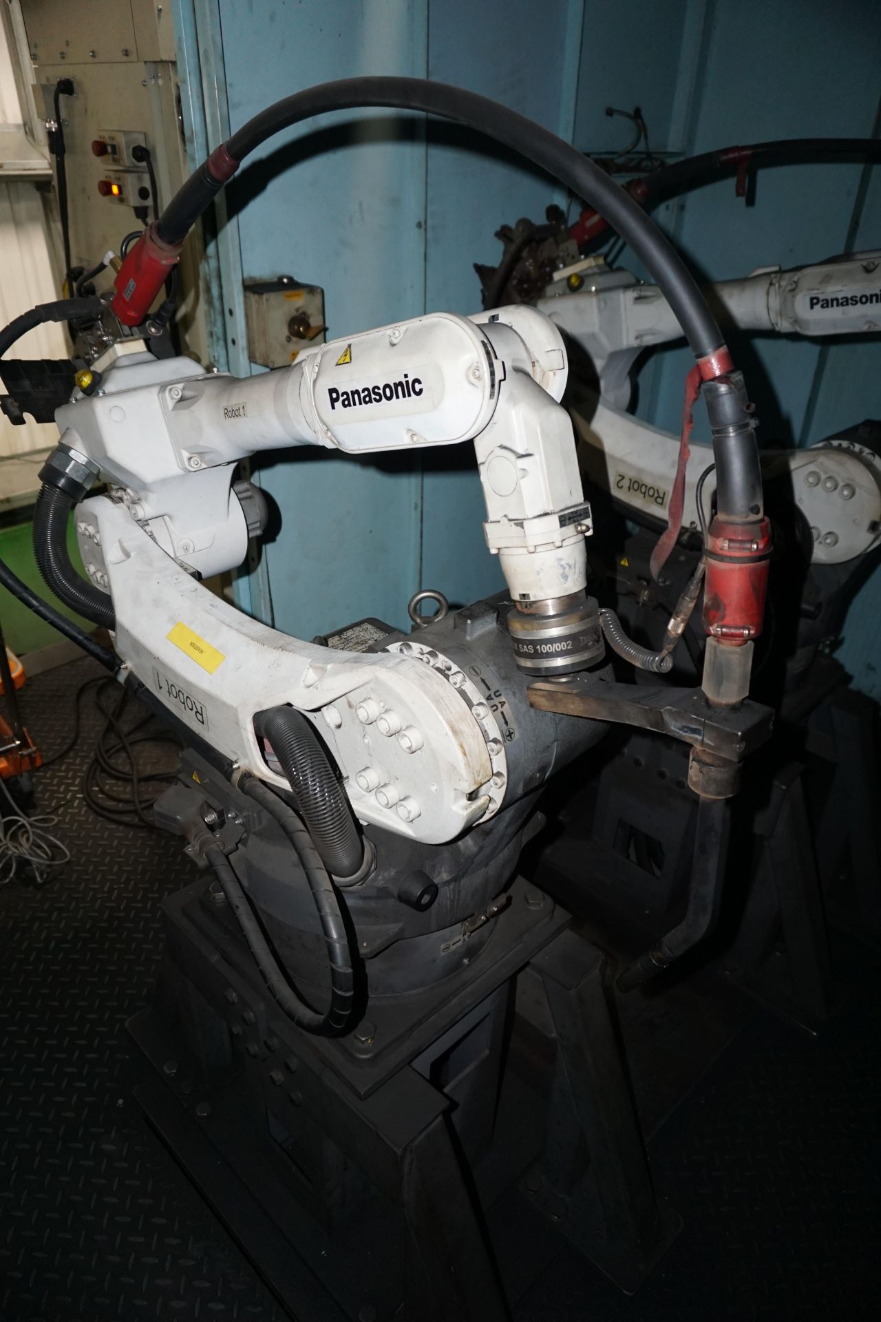 Box frame mounted MiG welding robot cell with 2 x Panasonic TA-1400 G III 6 axis MiG robots - Image 11 of 17