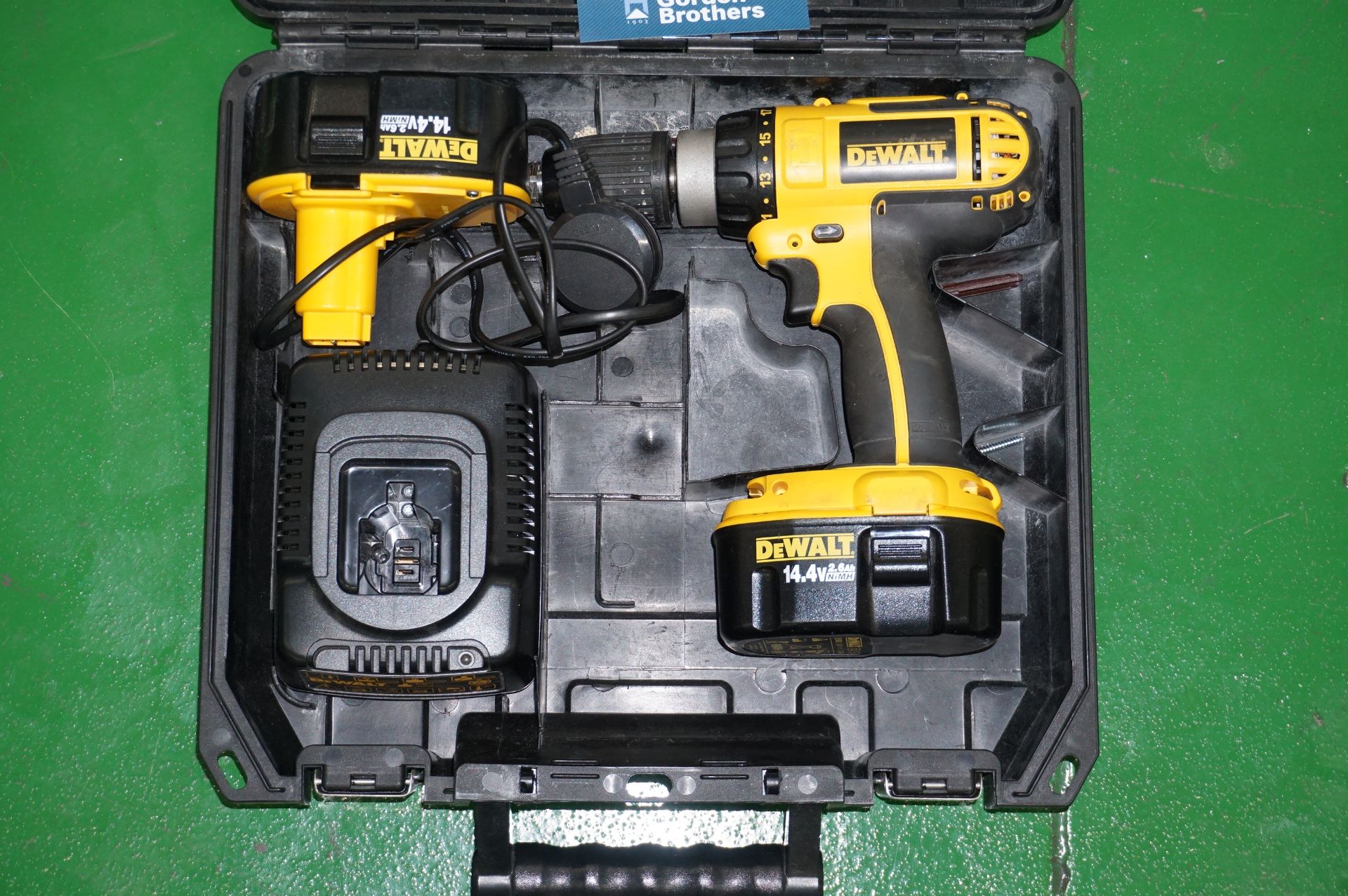Dewalt unknown model cordless hand drill with charging dock, spare battery and carry case - Image 2 of 2