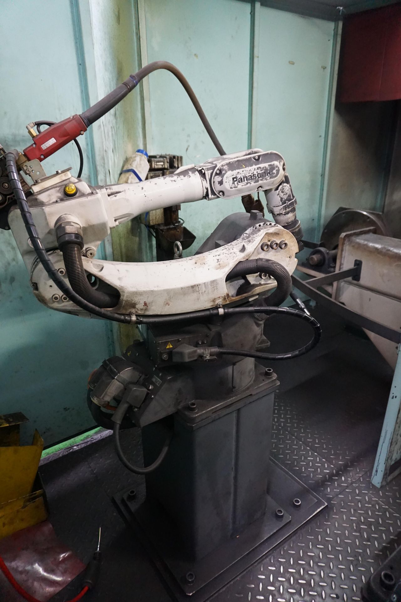 Box frame mounted MiG welding robot cell with 2 x Panasonic TA-1400 GIII 6 axis MiG robots - Image 7 of 12