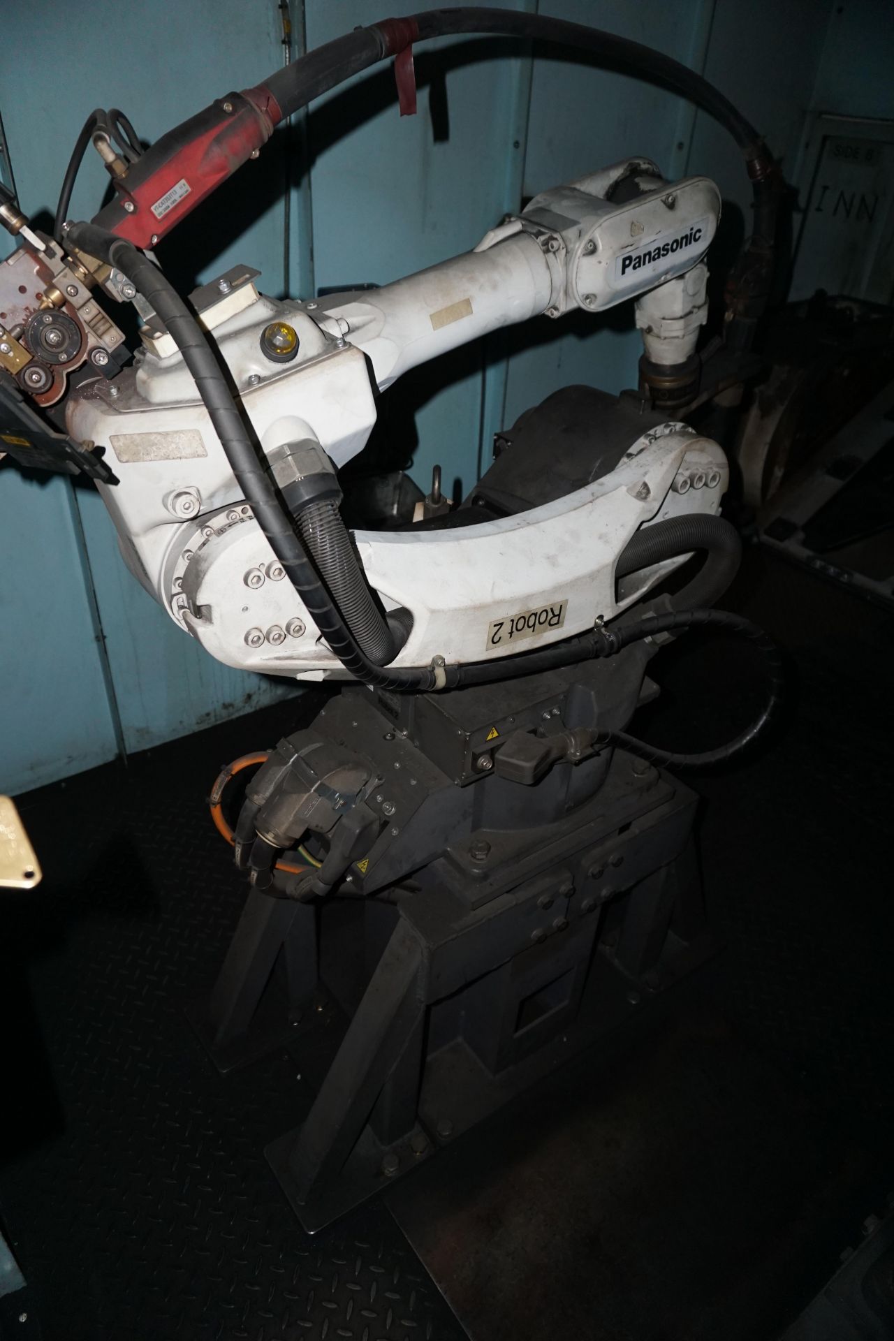 Box frame mounted MiG welding robot cell with 2 x Panasonic TA-1400 G III 6 axis MiG robots - Image 8 of 17