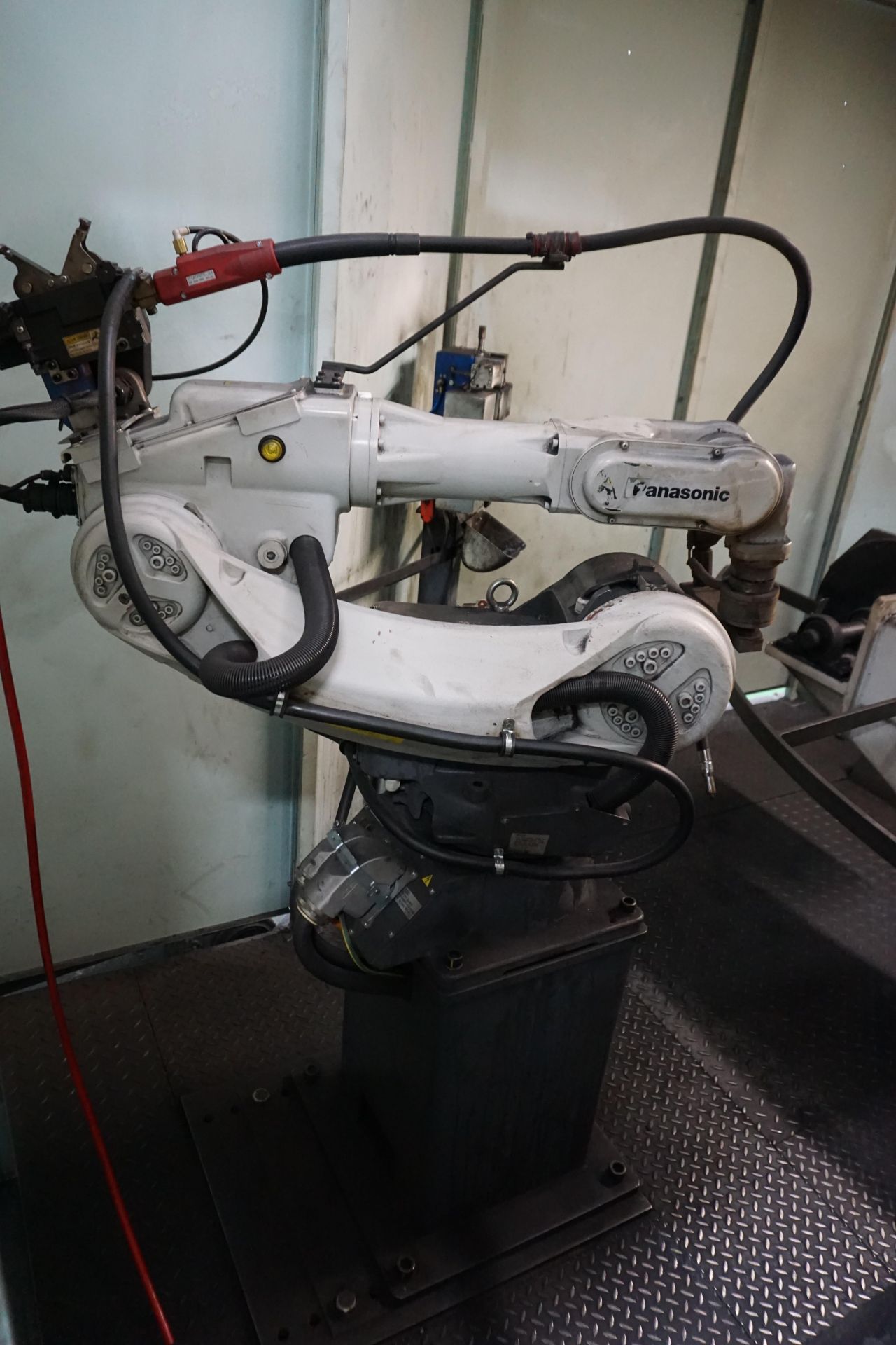 Box frame mounted MiG welding robot cell with 2 x Panasonic TA-1400 6 axis MiG robots - Image 11 of 16