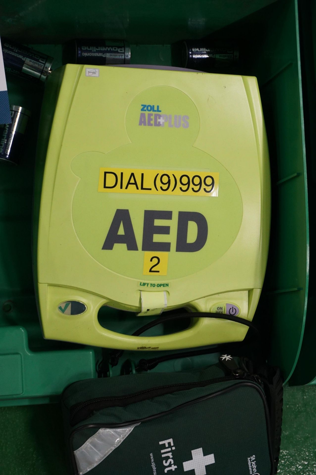 2 x Zoll AEDPLUS Avia 100:X2A100-XX100 battery operated defibrillator - Image 2 of 3