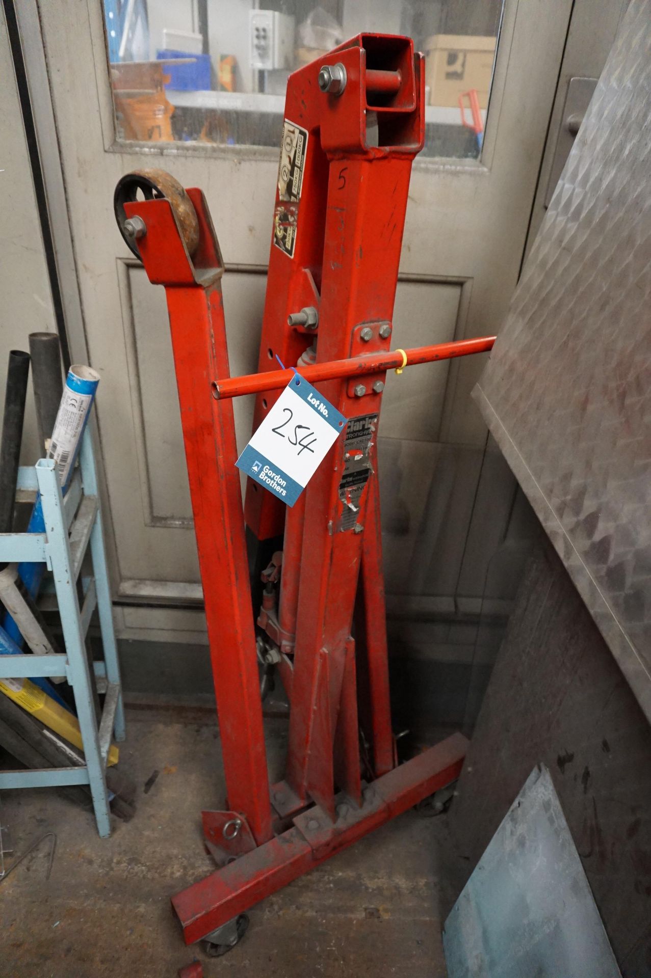 Clarke CFC 100, 1 ton capacity engine hoist