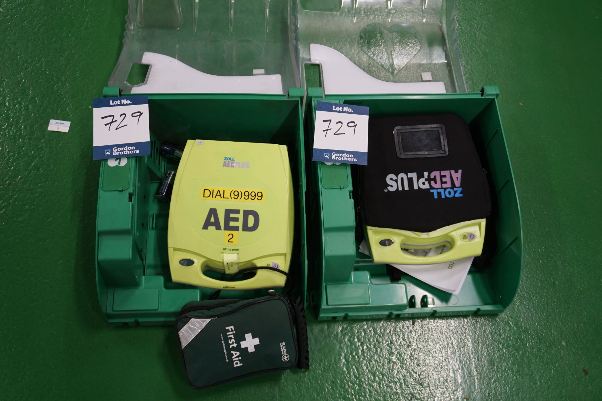 2 x Zoll AEDPLUS Avia 100:X2A100-XX100 battery operated defibrillator