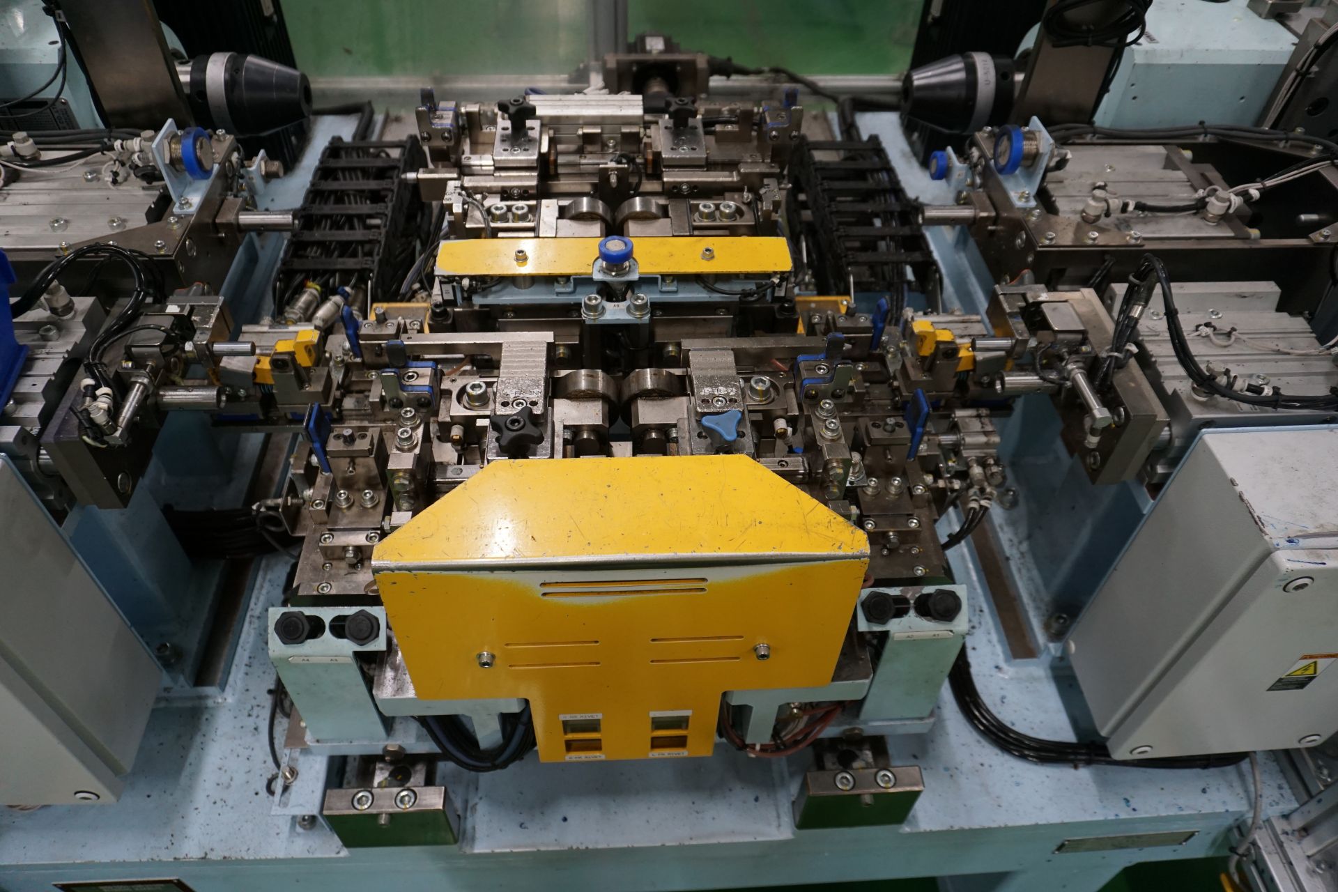 Yoshikawa twin head pin-press hydraulic spin rivet machine - Image 8 of 13