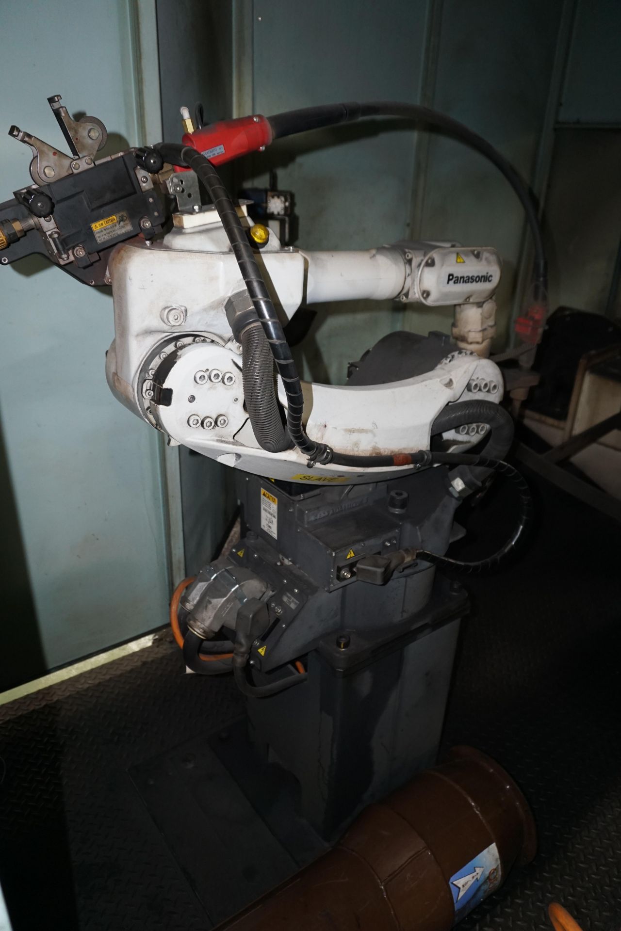 Box frame mounted MiG welding robot cell with 2 x Panasonic TA-1400 6 axis MiG robots - Image 11 of 16