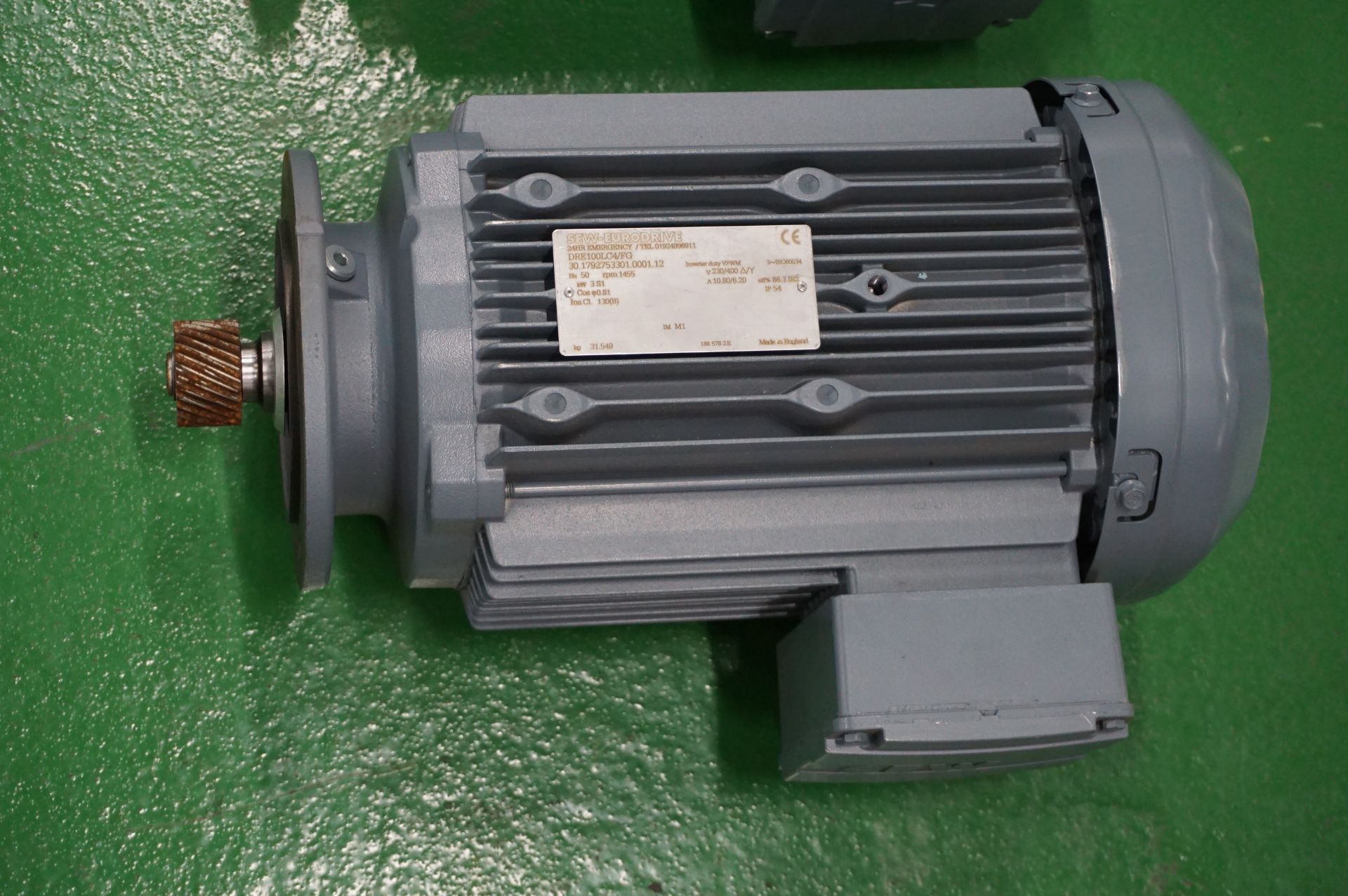 3 x SEW-Eurodrive DRE100LC4/FG geared motors - Image 7 of 8