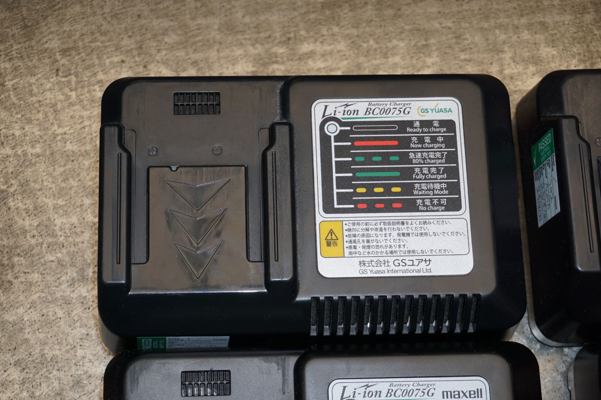 13 x Yokota 18 Volt batteries and 6 x charging stations - Image 2 of 3