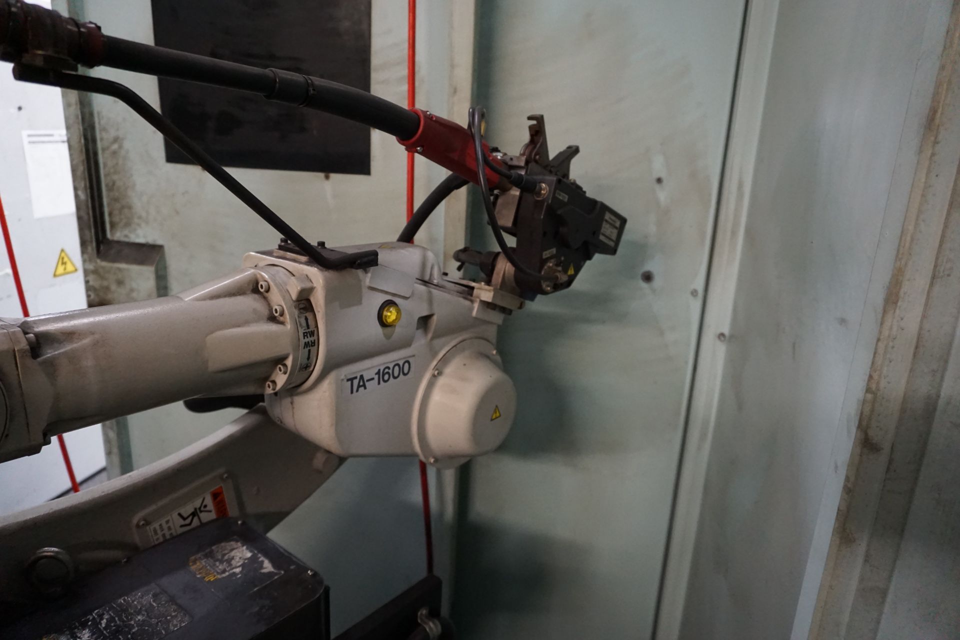 Box frame mounted MiG welding robot cell with 2 x Panasonic TA-1400 6 axis MiG robots - Image 14 of 16