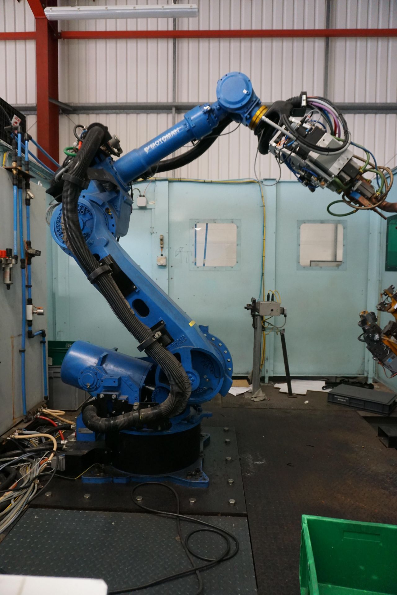 Box frame mounted MiG welding robot cell with Motoman 6 axis MiG robot - Image 7 of 14