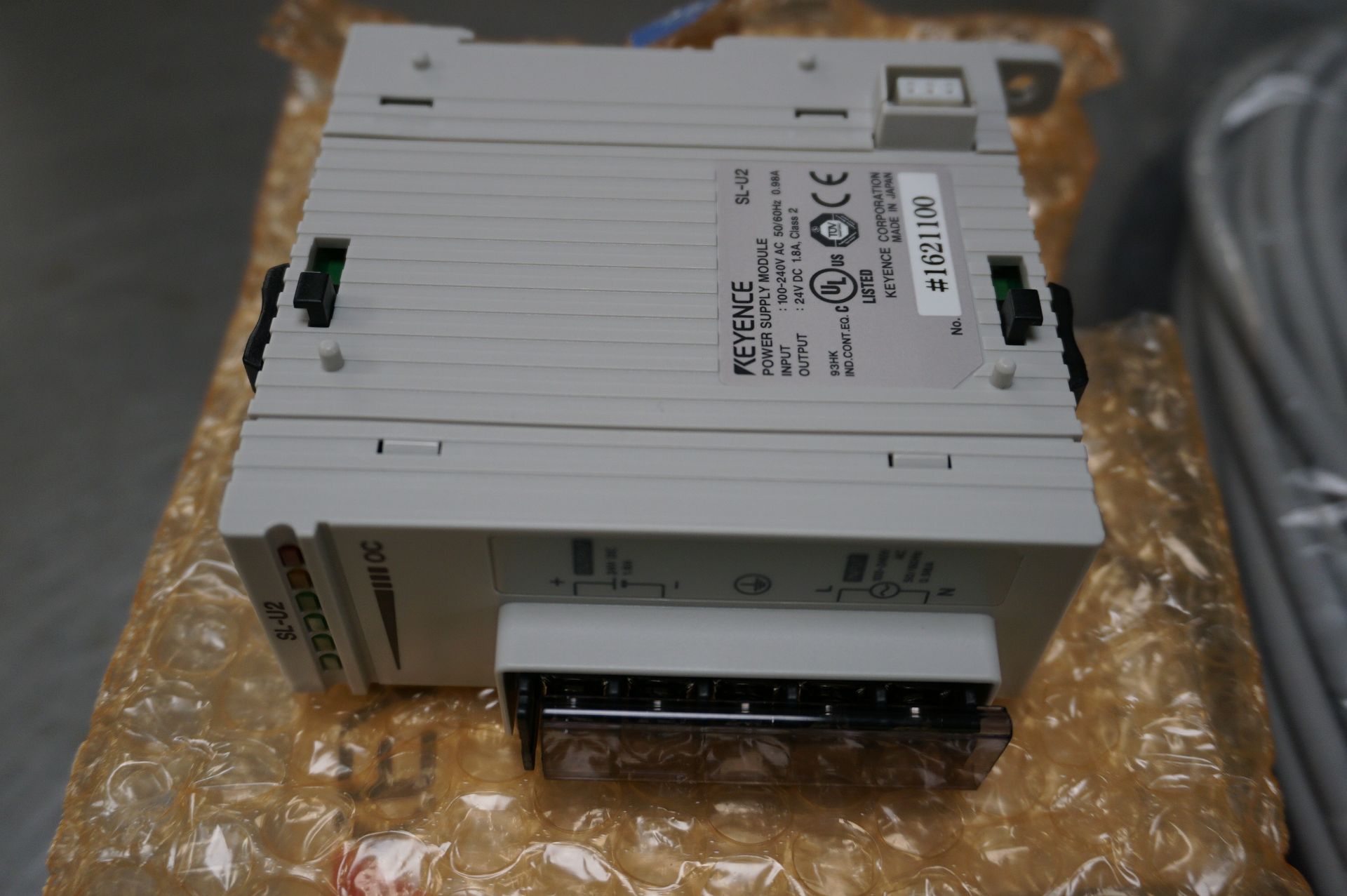 Keyence SI-U2 power supply unit with 1 x Keyence SL-PC15P cableingSerial No.1621100 - Image 2 of 3