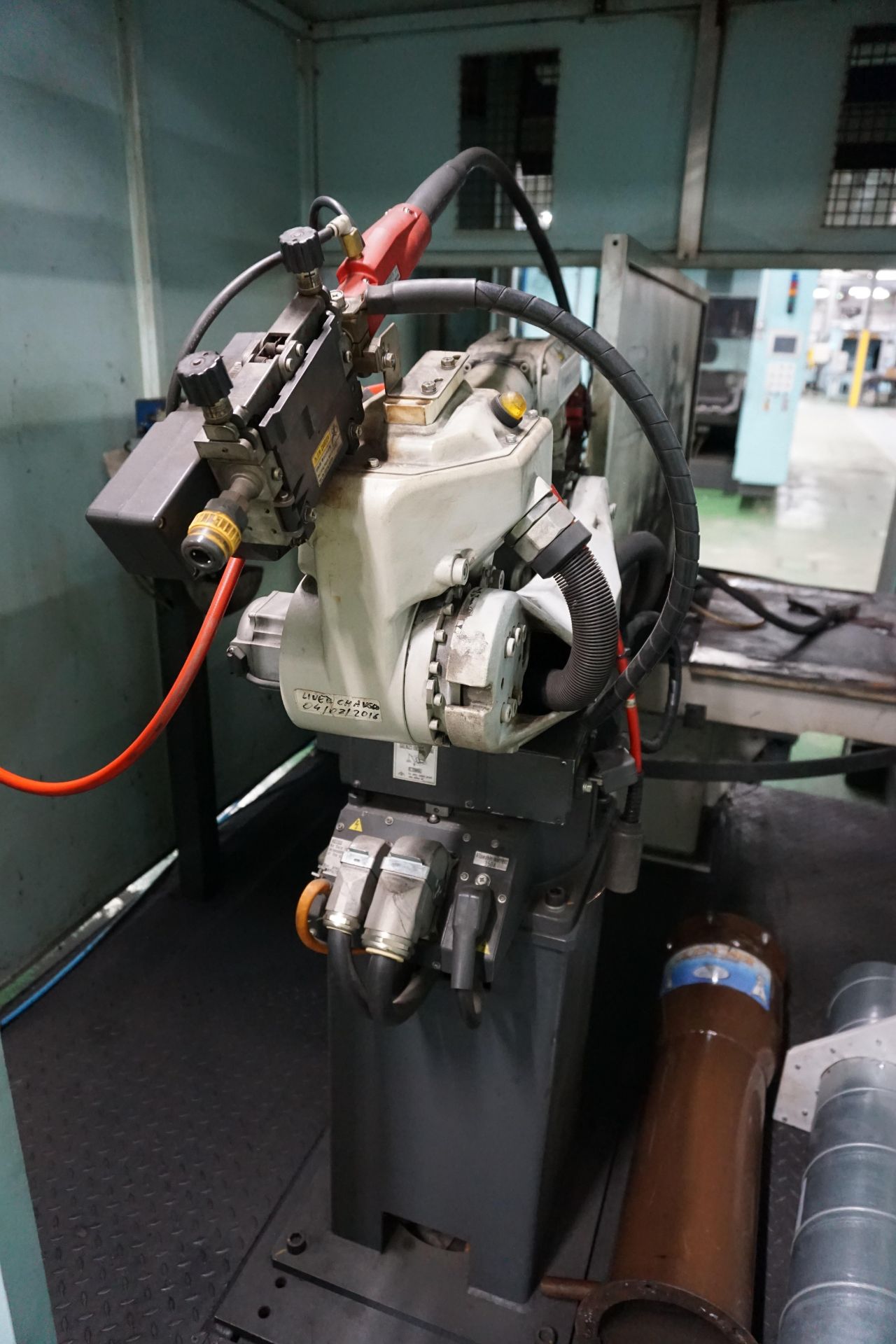 Box frame mounted MiG welding robot cell with a Panasonic TA-1400 6 axis MiG robot - Image 7 of 10