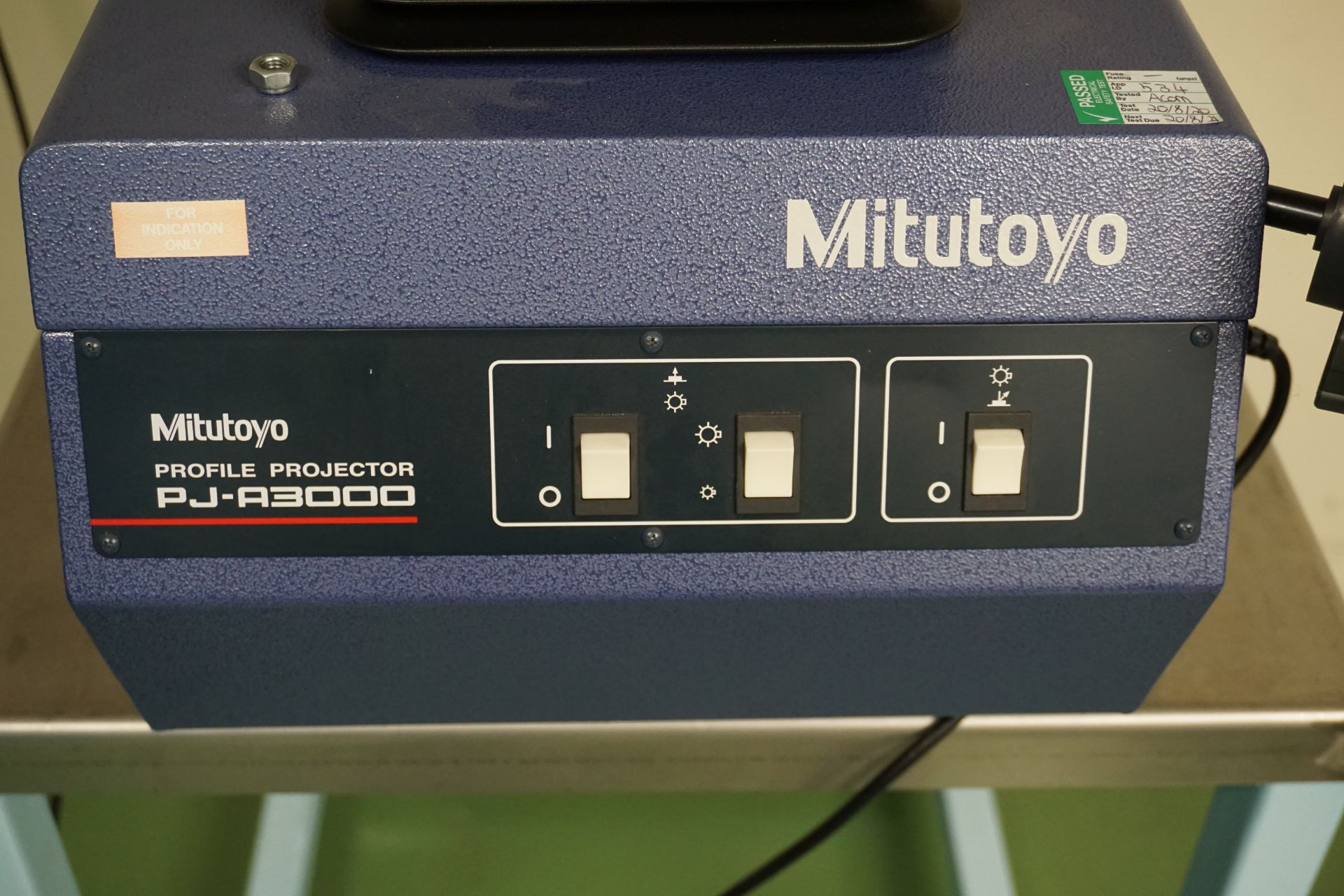 Mitutoyo PJ- R3000 profile projector with stand - Bild 3 aus 7