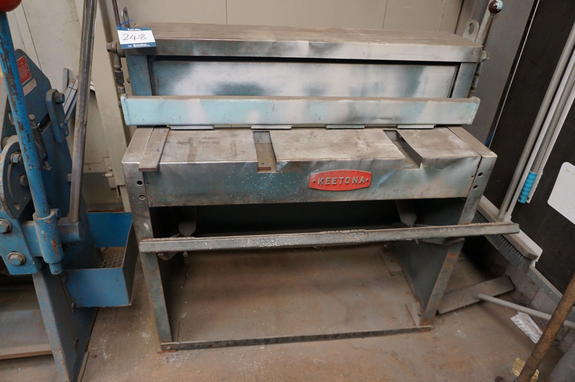 Keetona 1.2M manual guillotine