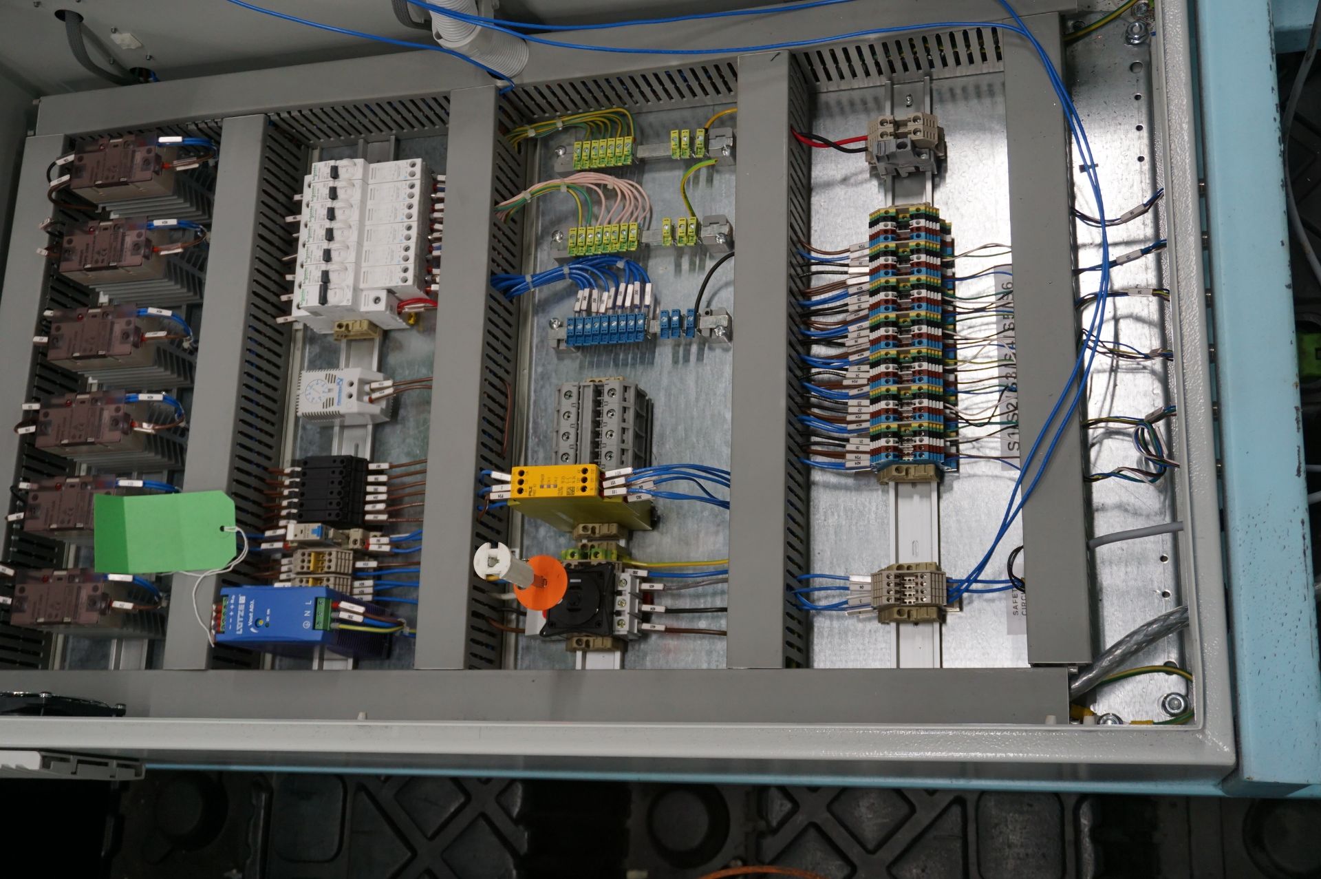 Freestanding 3-phase temperature control cabinet - Image 3 of 4