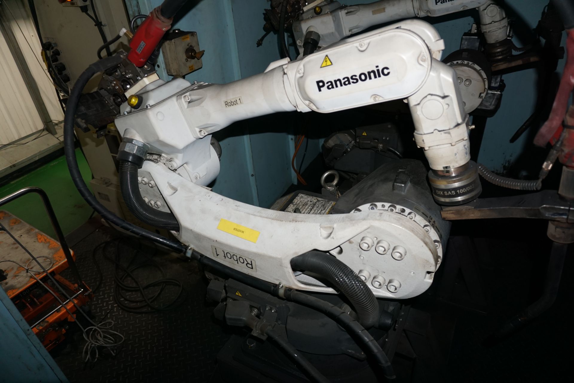 Box frame mounted MiG welding robot cell with 2 x Panasonic TA-1400 G III 6 axis MiG robots - Image 12 of 17