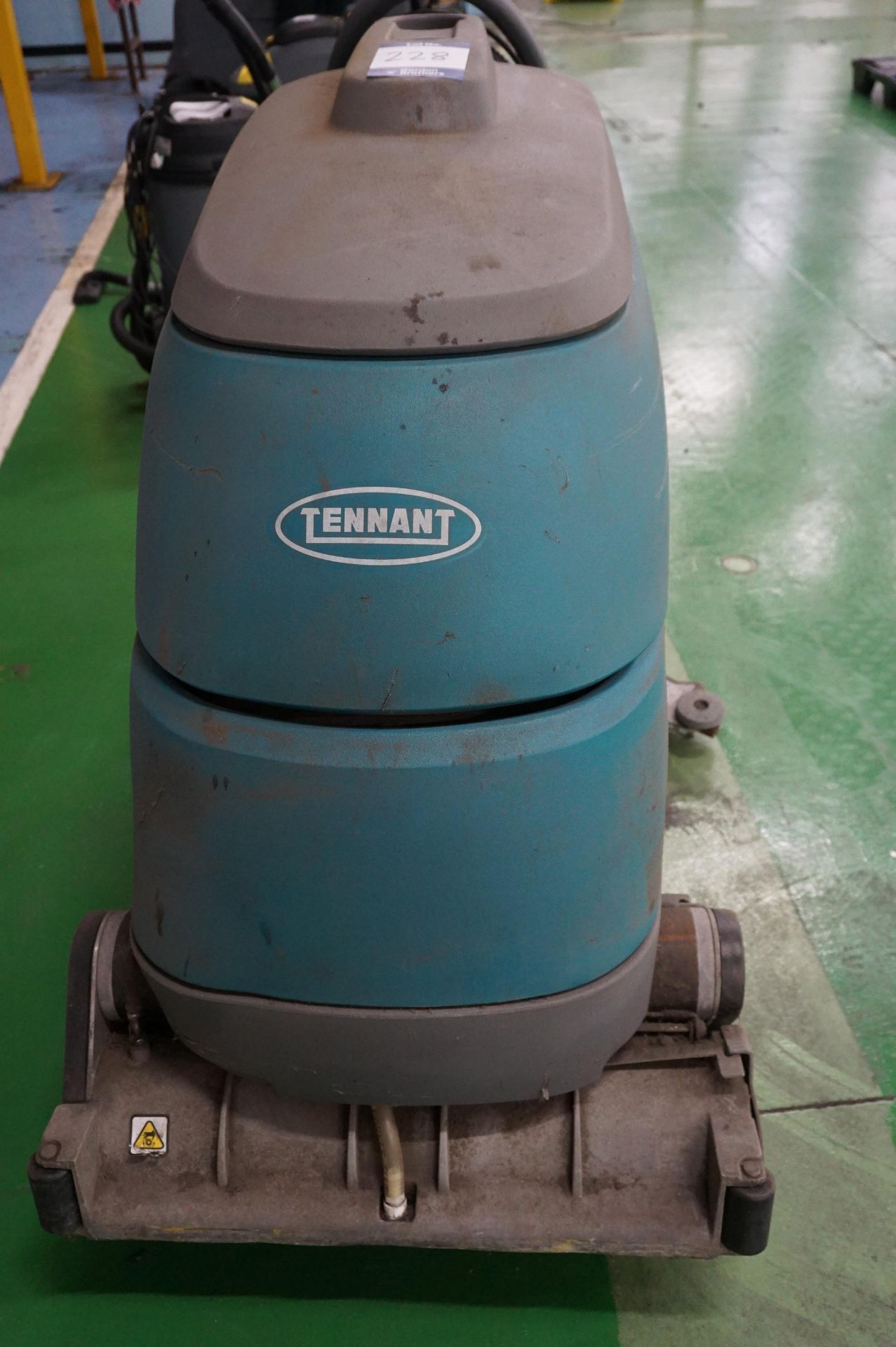 Tennant T5 fast industrial floor scrubber/dryer - Image 2 of 9