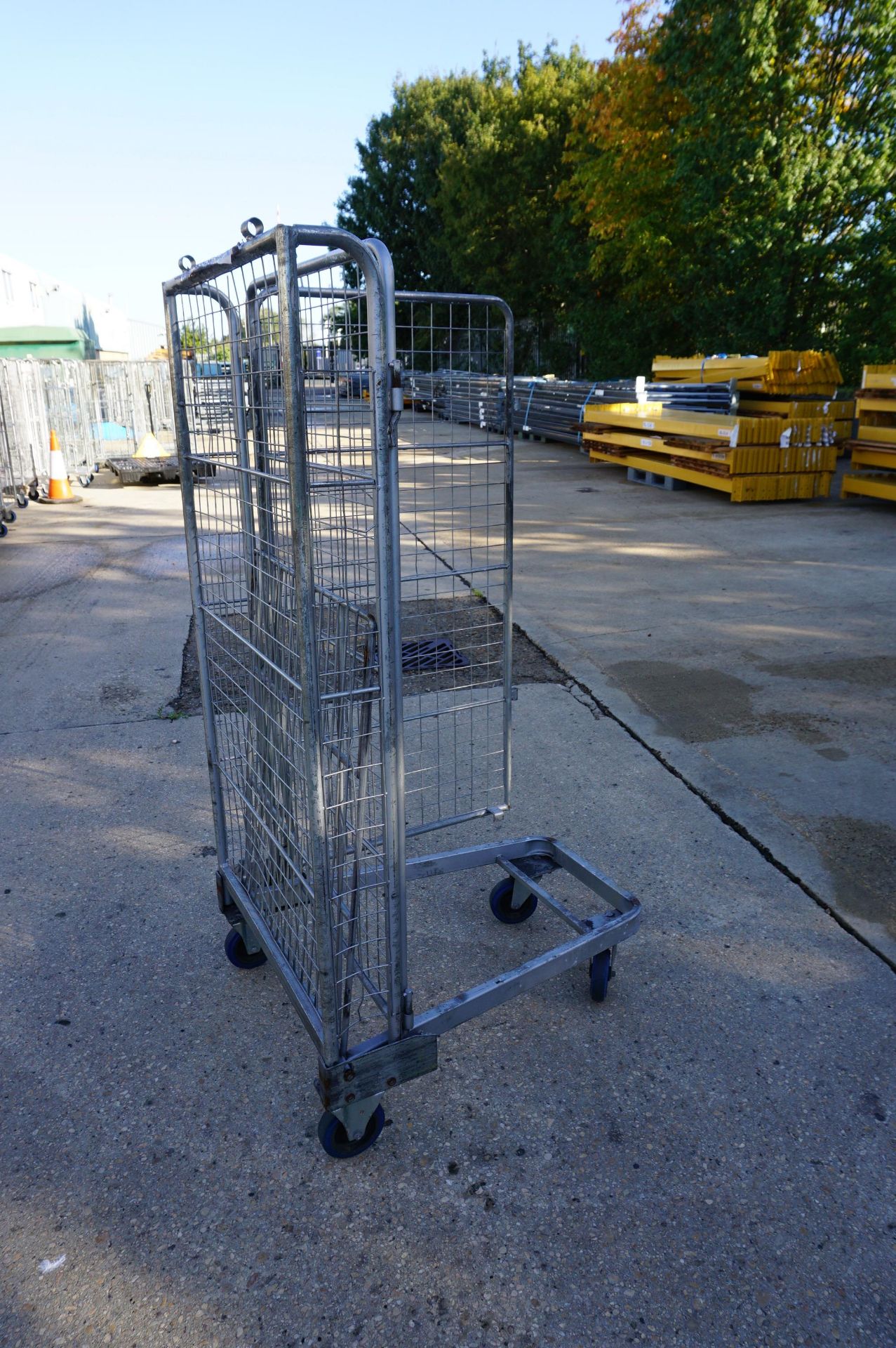 30 x Steel collapsible mobile cages