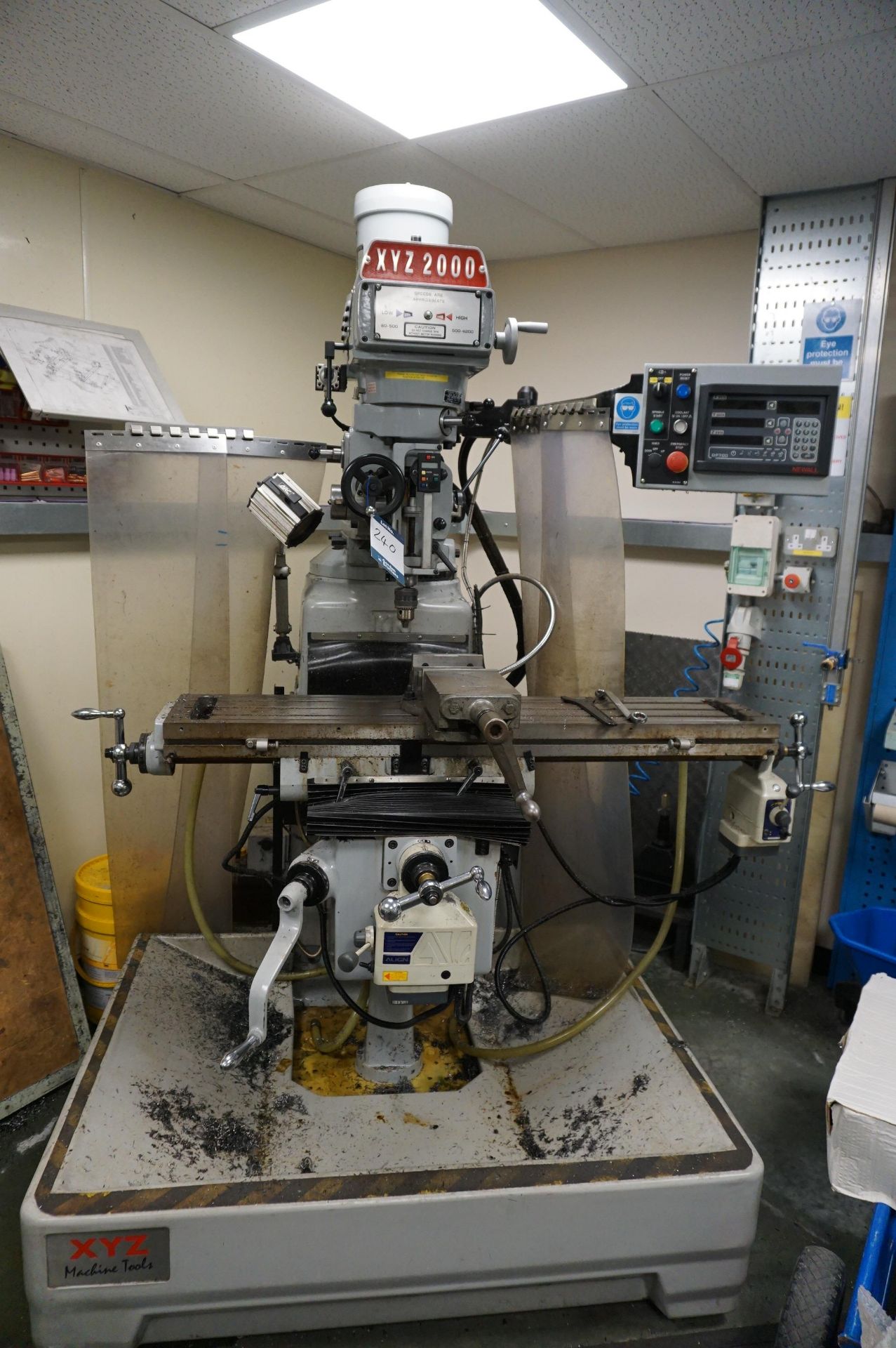 XYZ Machine Tools XYZ 2000 vertical milling machine