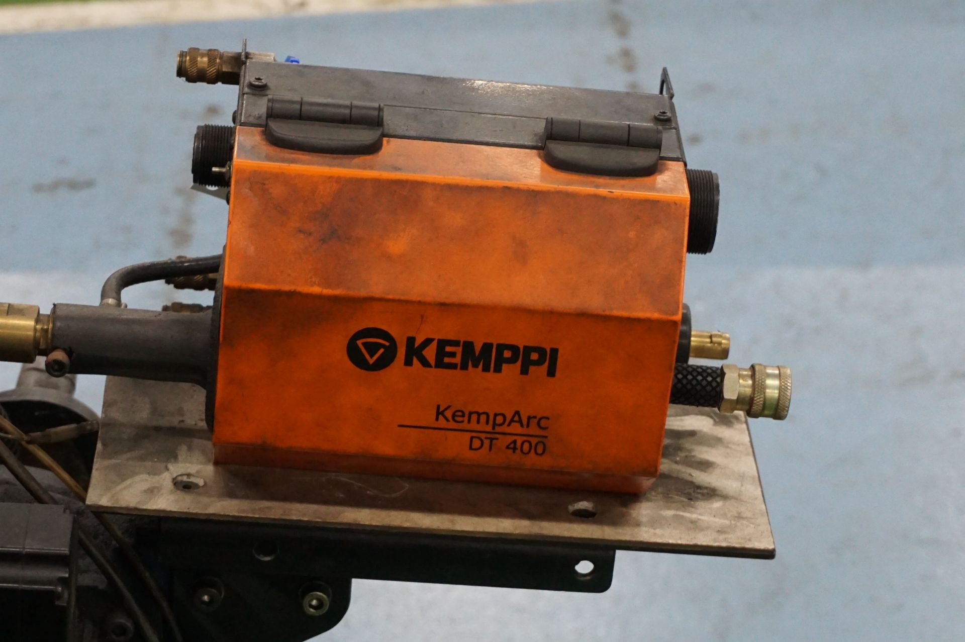 1 x Motoman EA1400N-B00 6 axis MiG welding robot Kemppi KempArc DT400 wire feeder with 1 x Motoman Y - Image 3 of 6