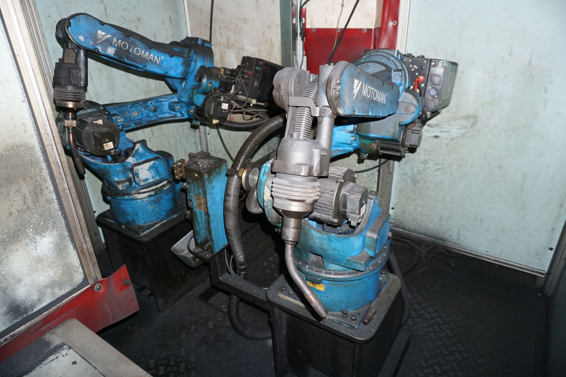 Box frame mounted MIG welding robot cell with 2 x Yaskawa Motoman YR-FA140N-BOO 6 axis MiG Robots - Image 10 of 13