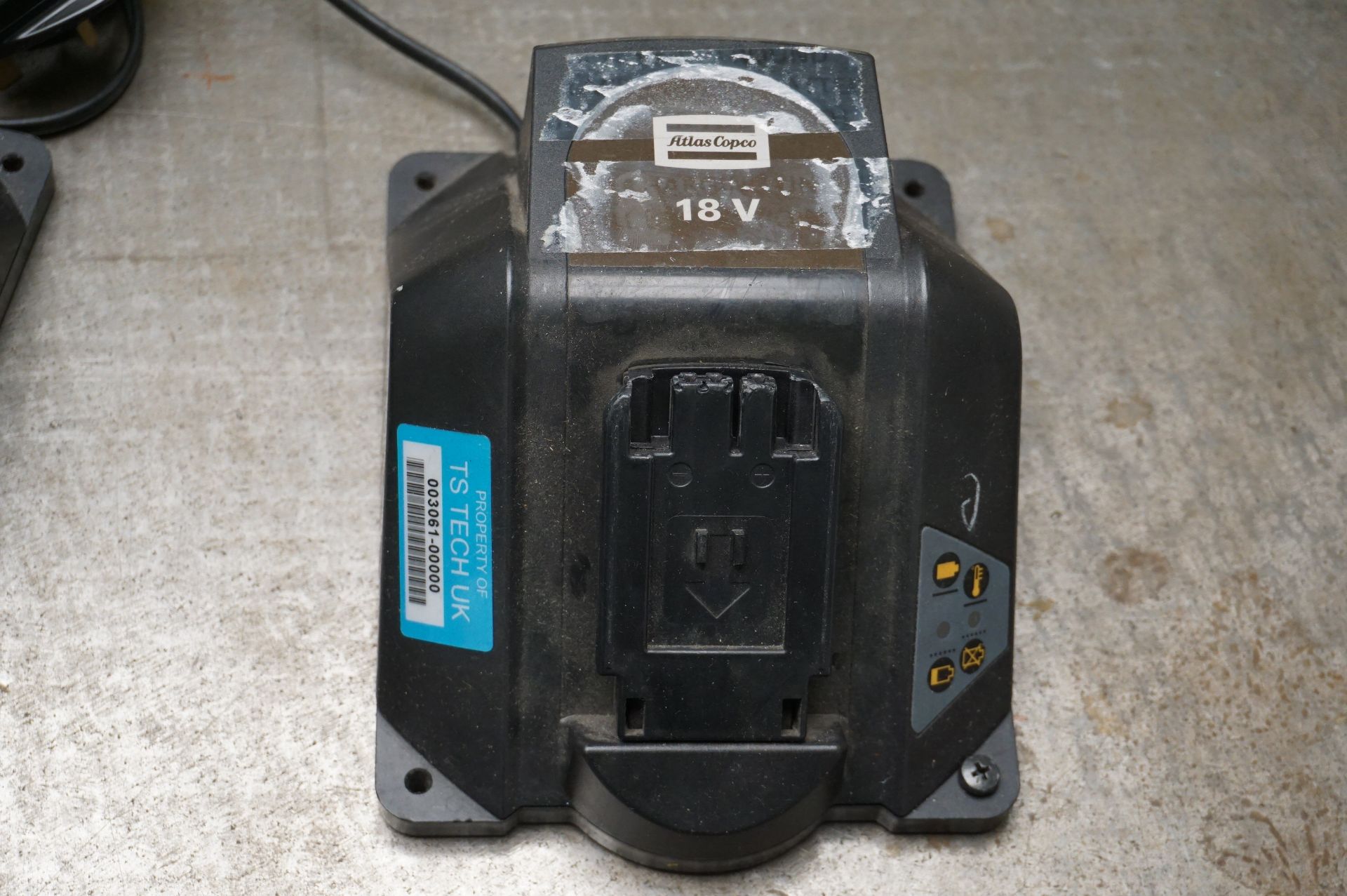 9 x Atlas Copco 18 Volt charging units and 11 x 18 volt batteries - Image 3 of 4