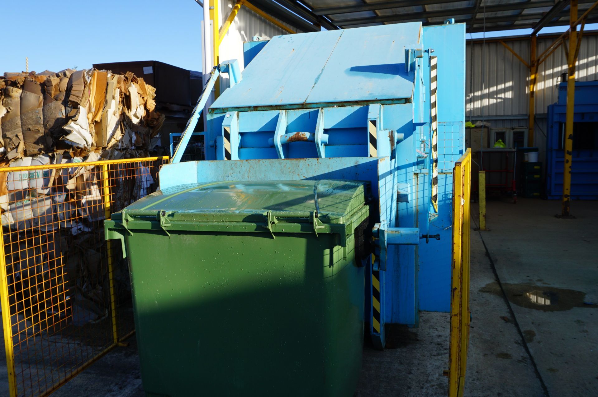 FuturFirst general waste compactor with front loading bin swing - Image 2 of 5