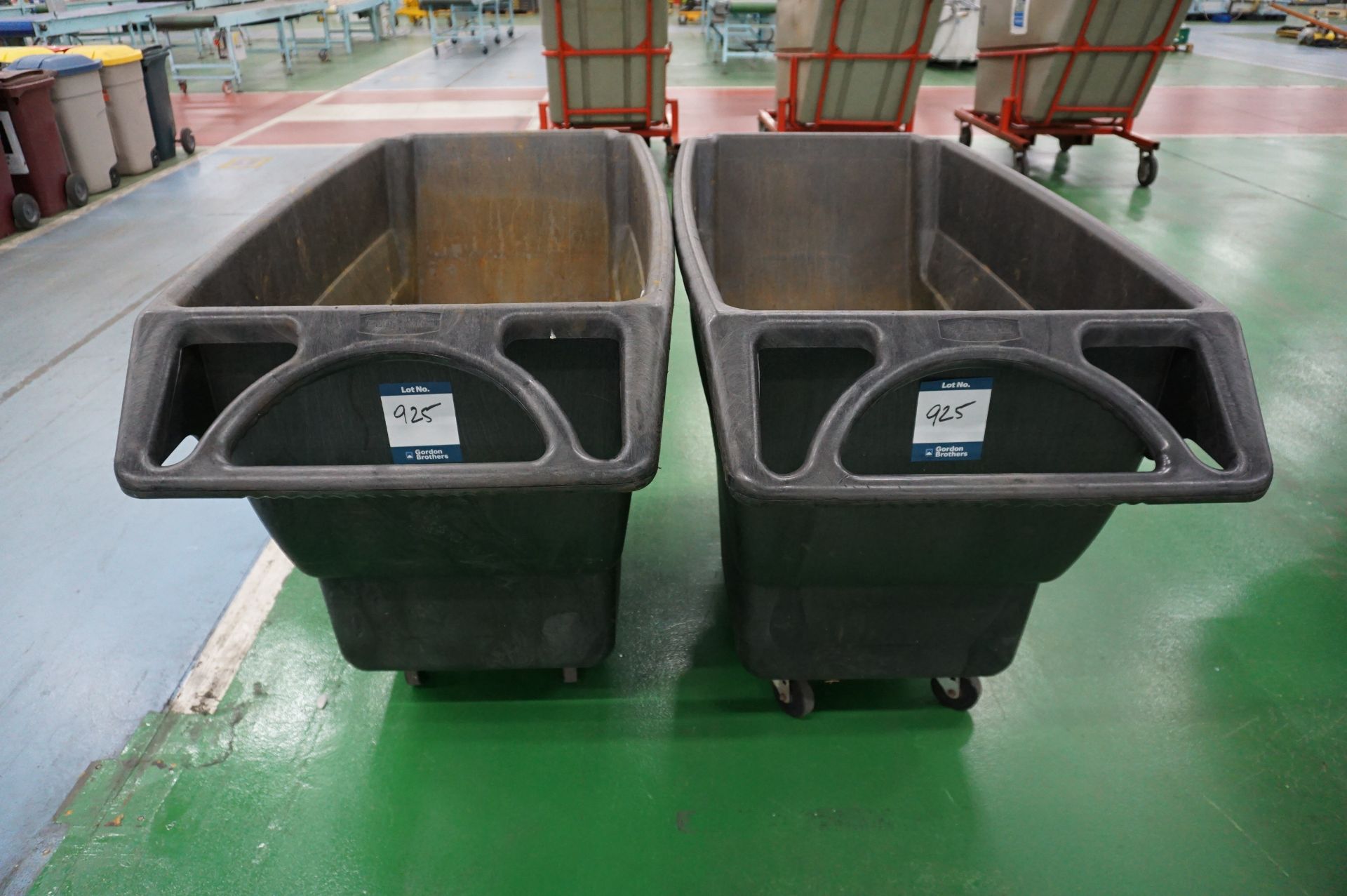 2 x Rubbermaid wheelie bins