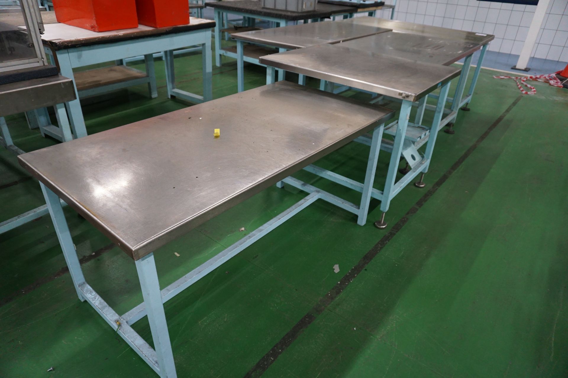 5 x Steel topped workbenches of various length and height - Image 2 of 2