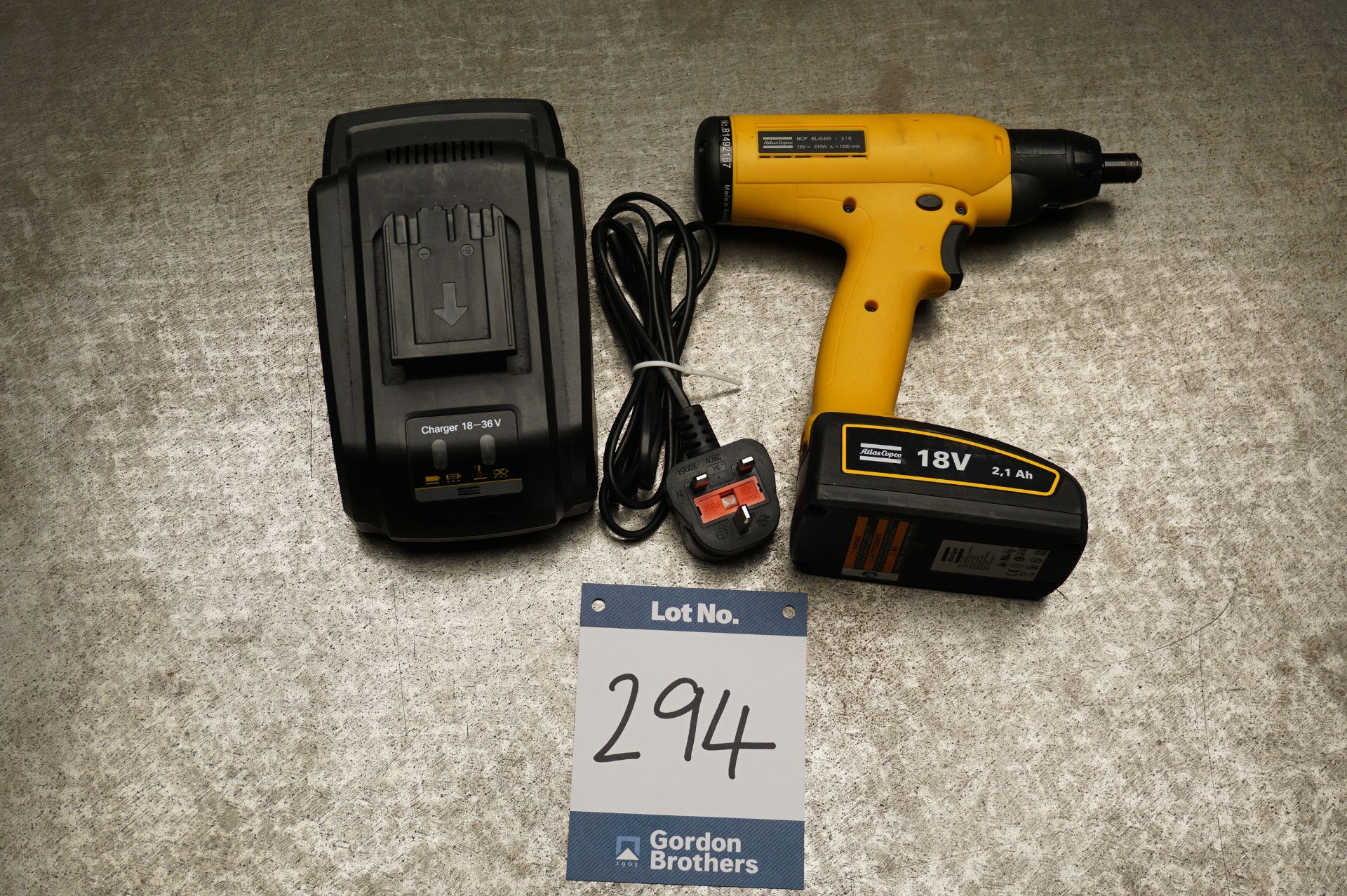 Atlas Copco BCP BL-6-I06 -2/6, 18 volt cordless screwdriver with charging unit