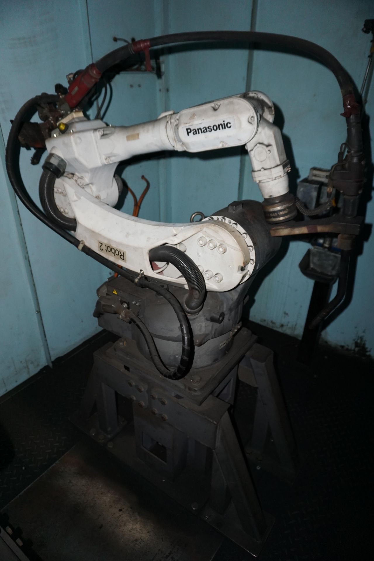 Box frame mounted MiG welding robot cell with 2 x Panasonic TA-1400 G III 6 axis MiG robots - Image 10 of 17