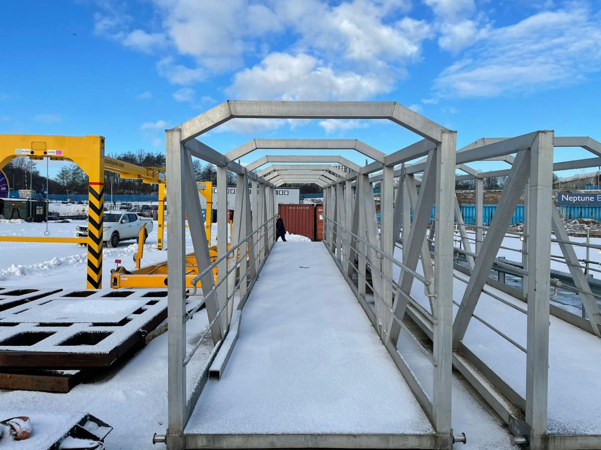 Aluminium Gangway / Walkway - L: 14m x W: 1.9m x H: 2.35m. 1 of 2 - Image 4 of 5