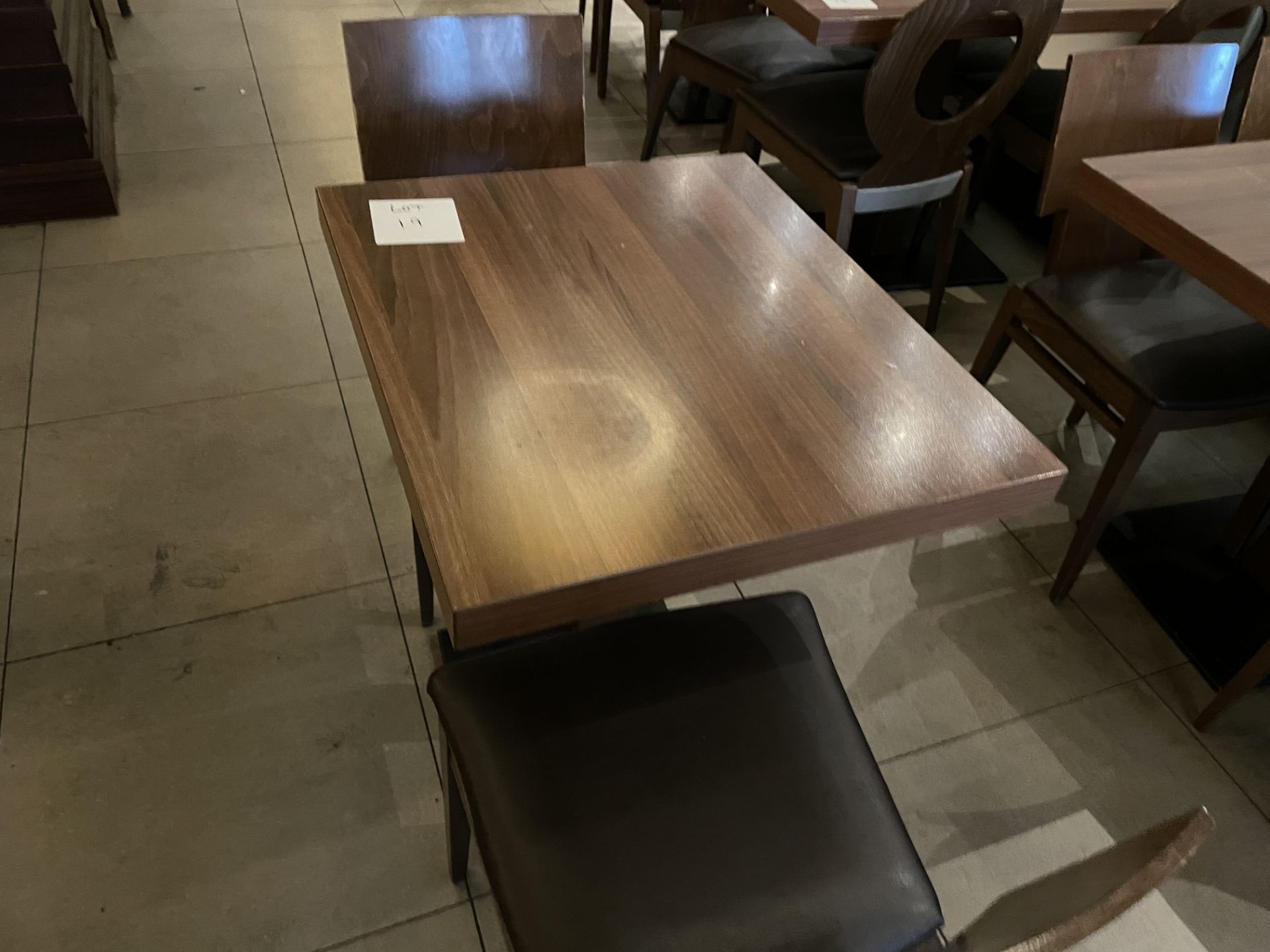 TABLE 700 x 700 - 2 Chairs