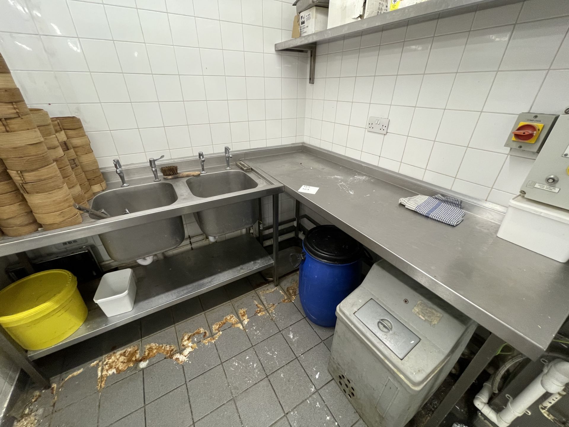 DOUBLE SINK UNIT WITH STAINLESS STEEL BENCH