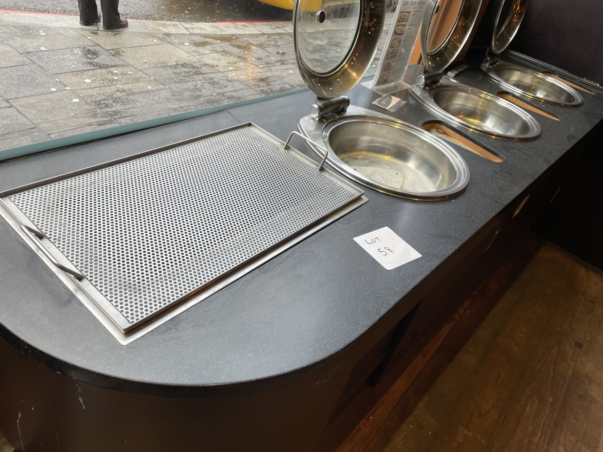 3 GLASS LID HOT PLATES AND COUNTER