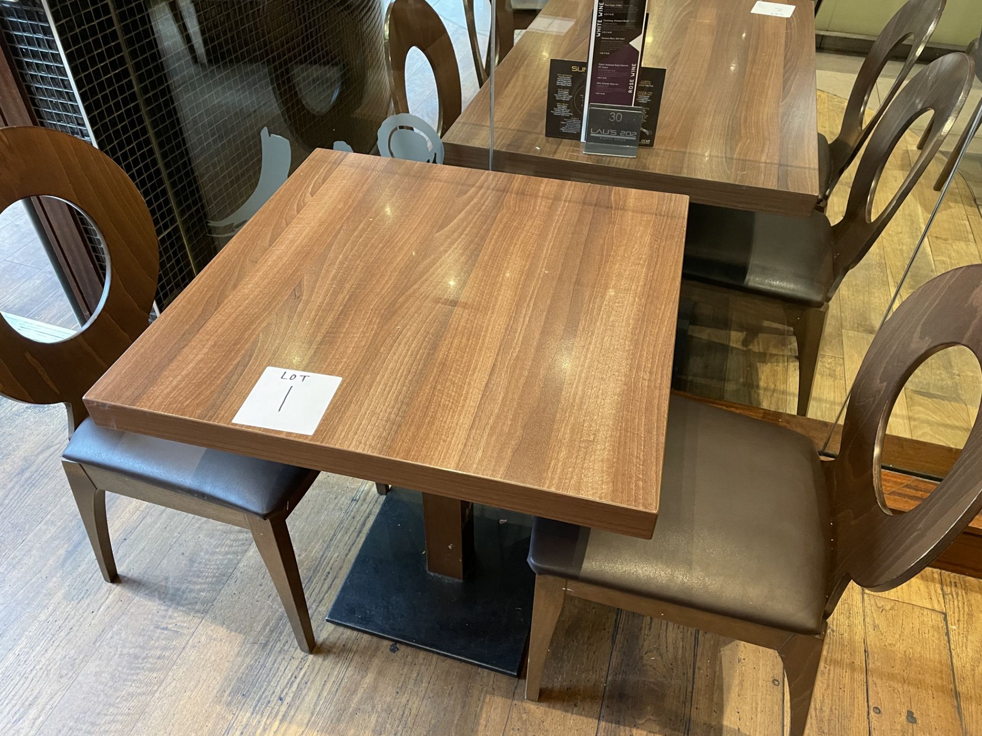 TABLE 700 x 700 - 2 Chairs