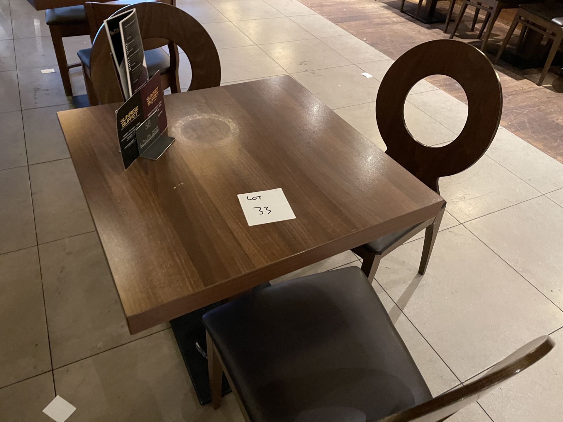 TABLE 700 x 700 - 3 Chairs