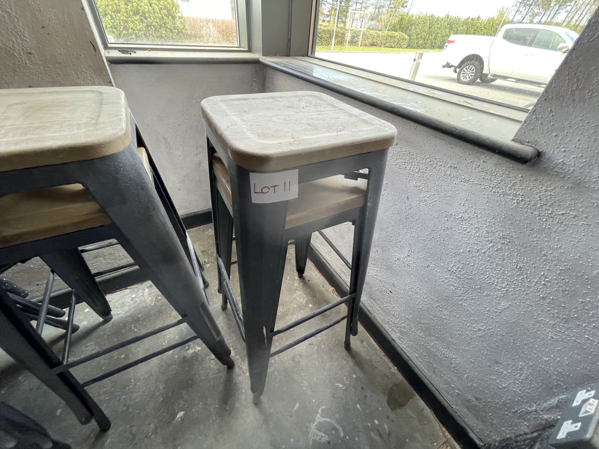 2 X METAL/WOOD BAR STOOLS