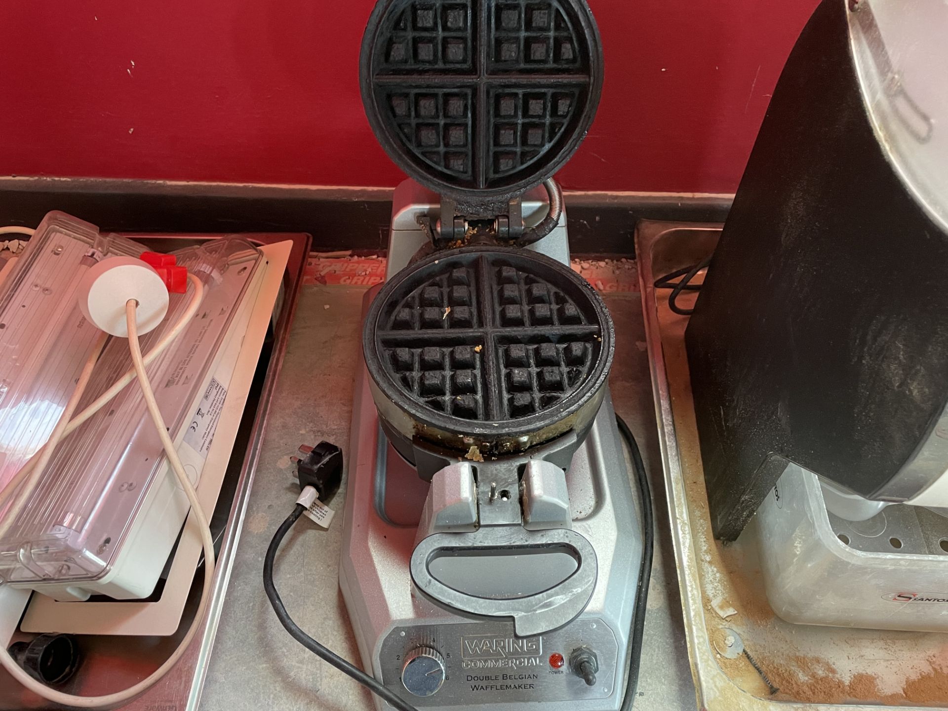 WARING COMMERCIAL DOUBLE BELGIAN WAFFLE MAKER - Image 2 of 2