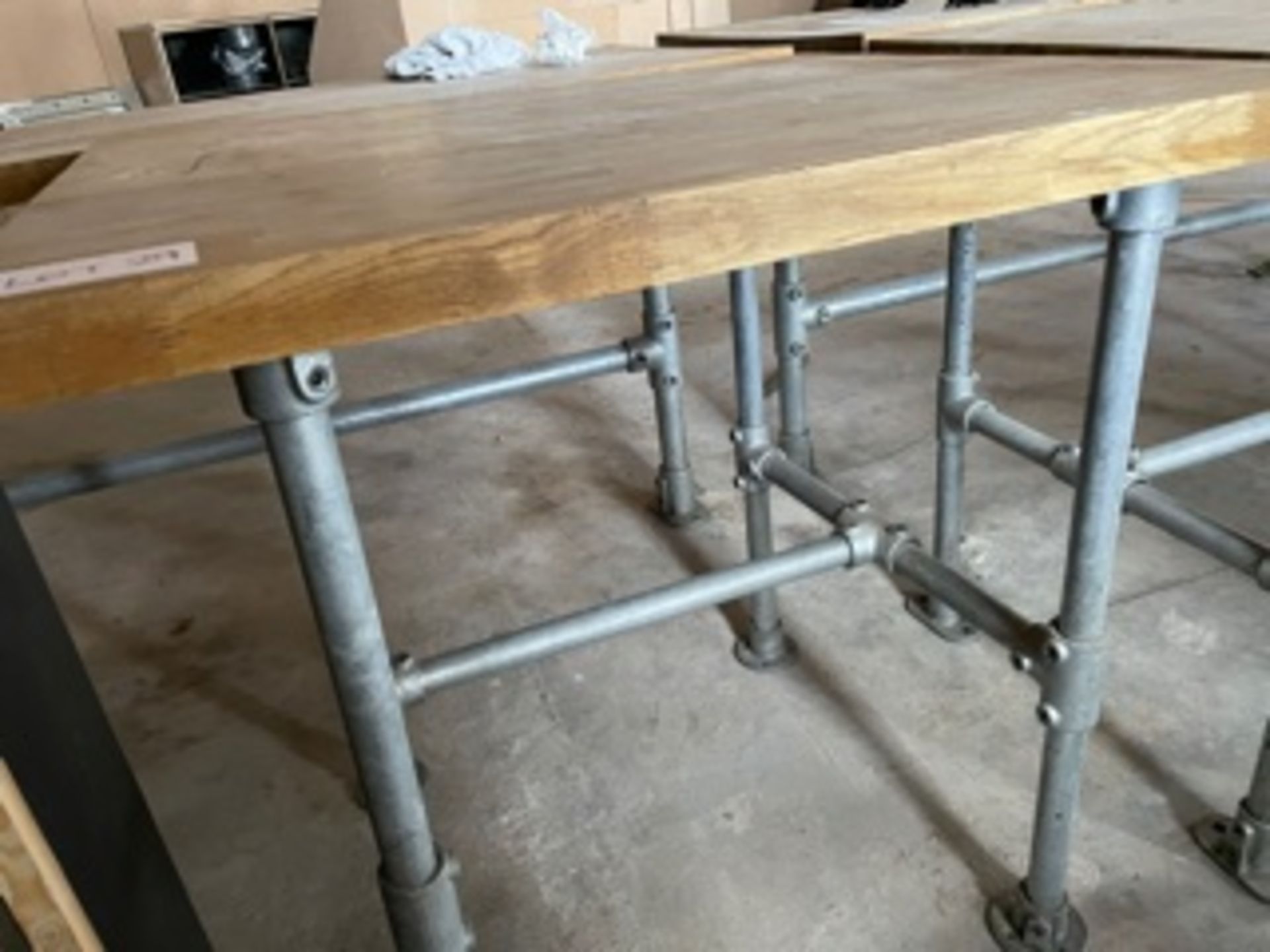 WOOD/METAL TABLE (720 x 800)