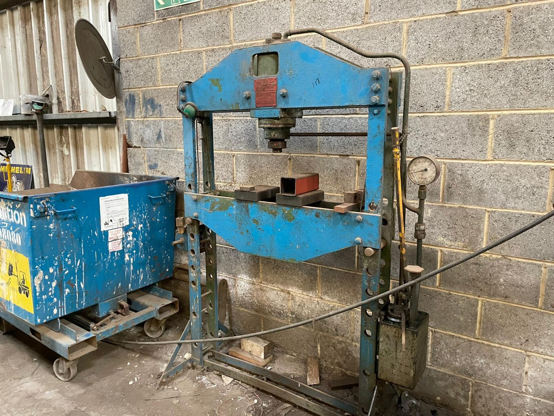 HYDRAULIC PRESS